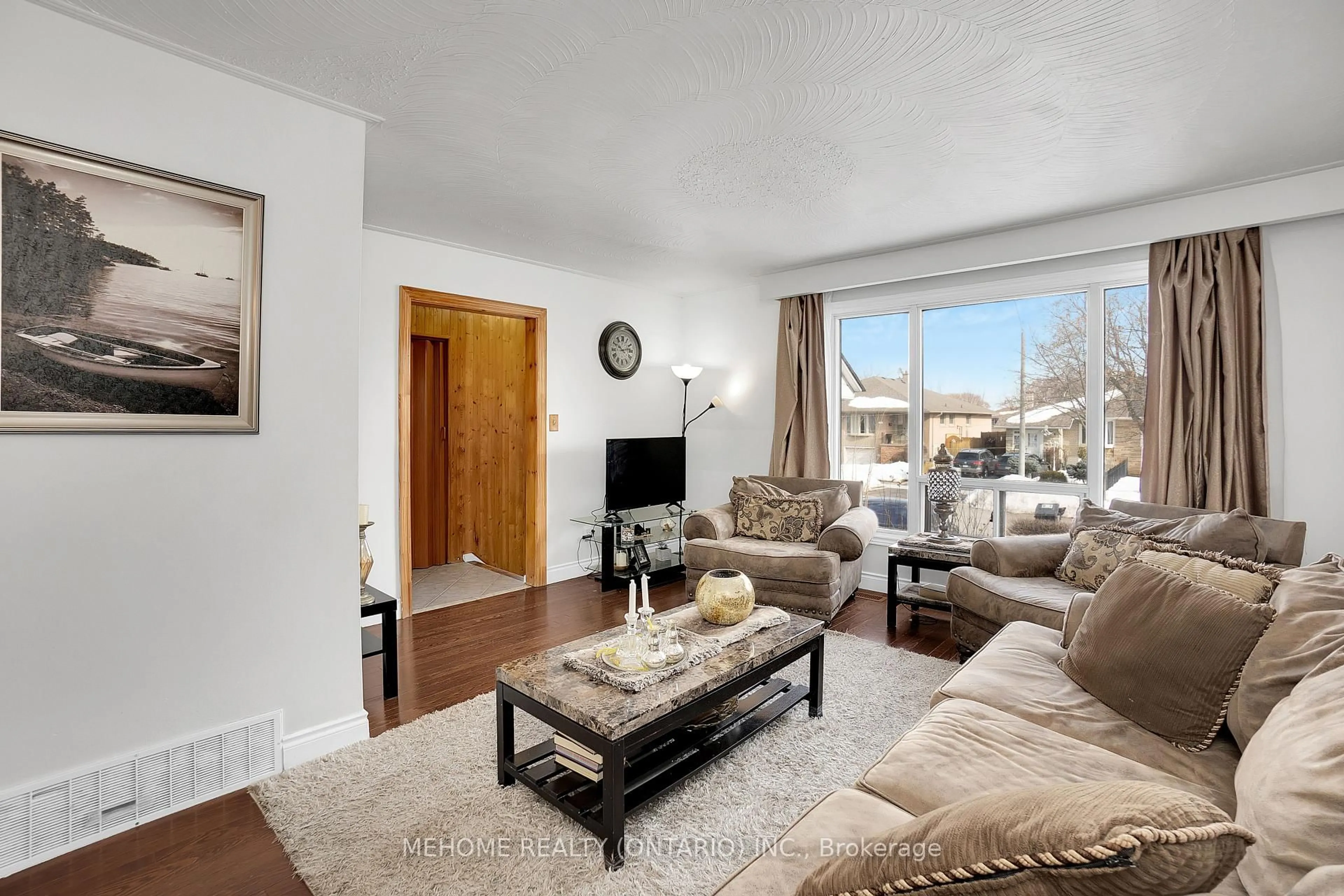 Living room with furniture, unknown for 1508 Sandgate Cres, Mississauga Ontario L5J 2E5