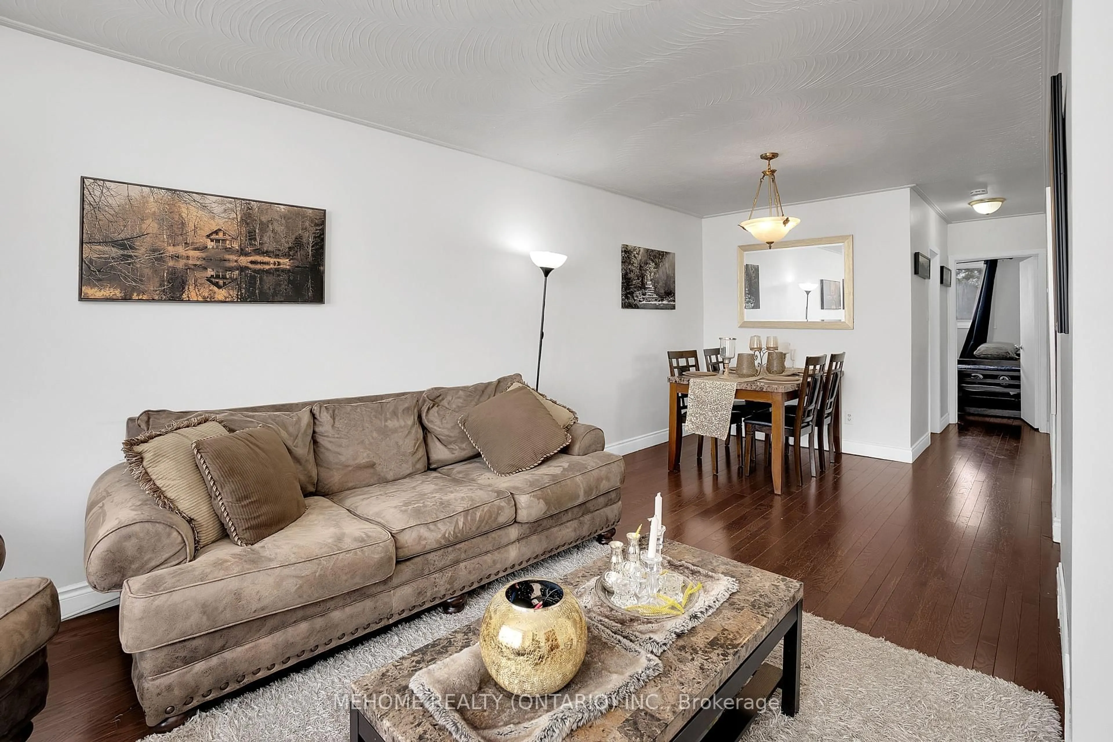 Living room with furniture, wood/laminate floor for 1508 Sandgate Cres, Mississauga Ontario L5J 2E5