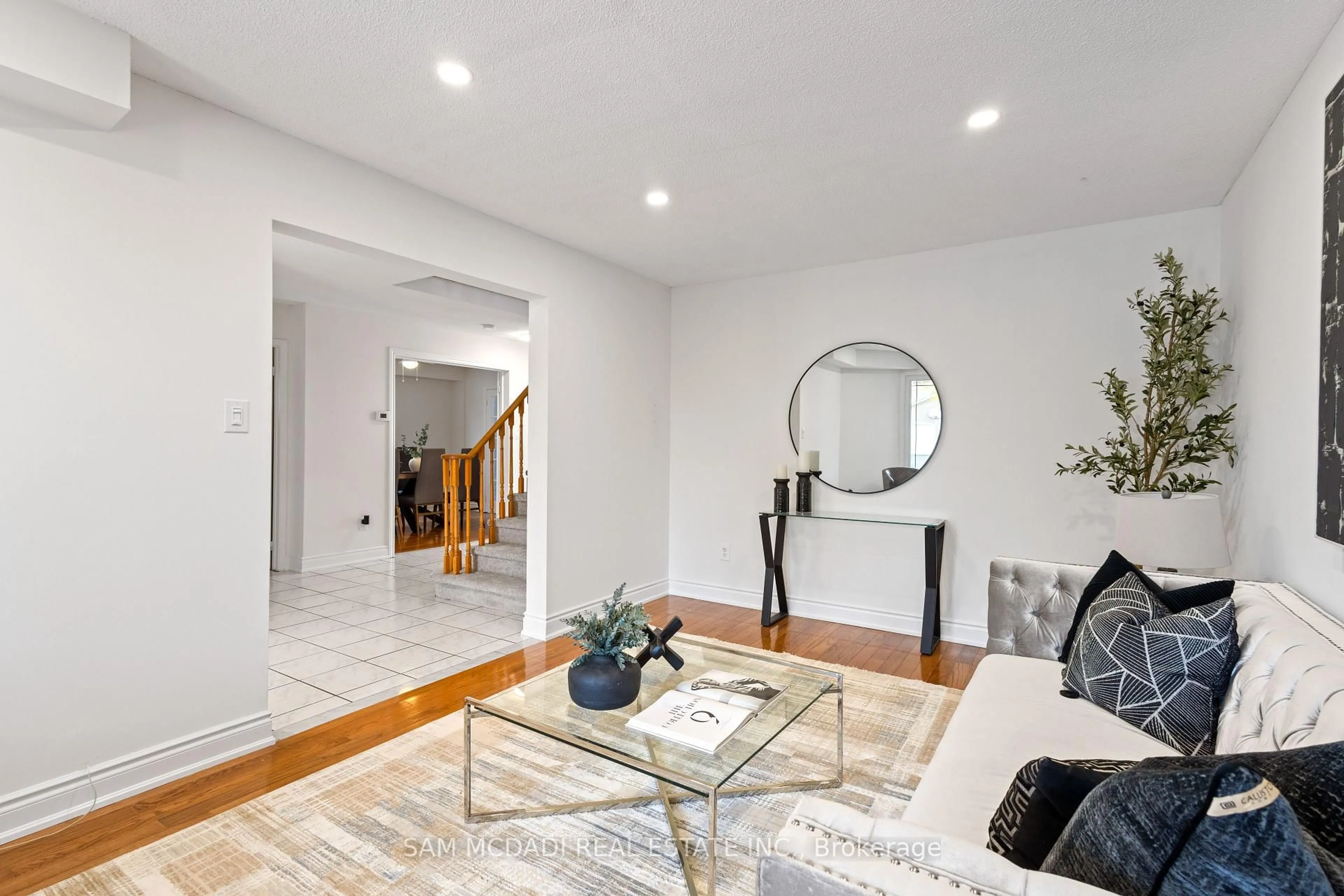 Unknown for 5549 Shorecrest Cres, Mississauga Ontario L5M 3V2