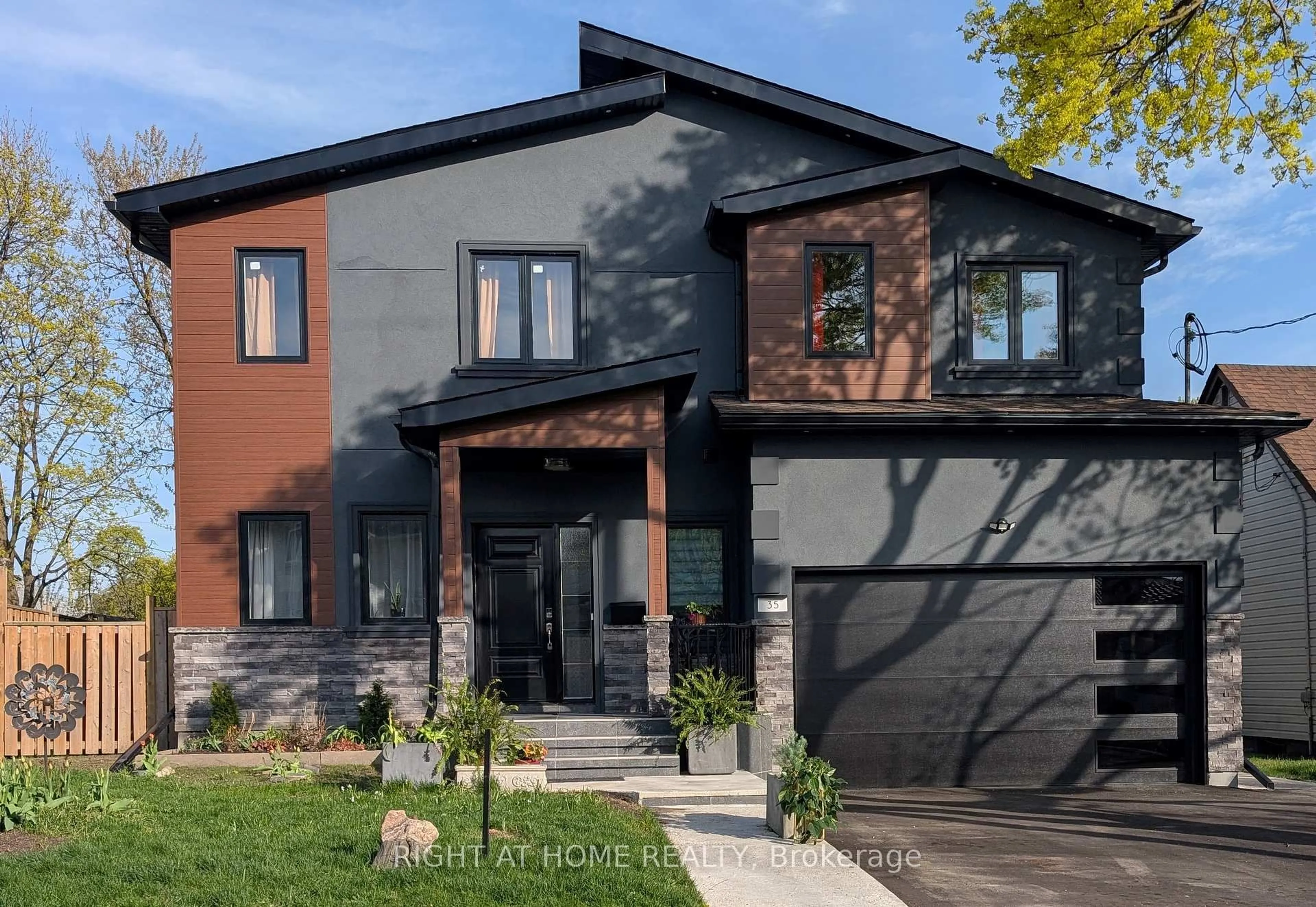 Home with brick exterior material, street for 35 Woodward Ave, Brampton Ontario L6V 1K2