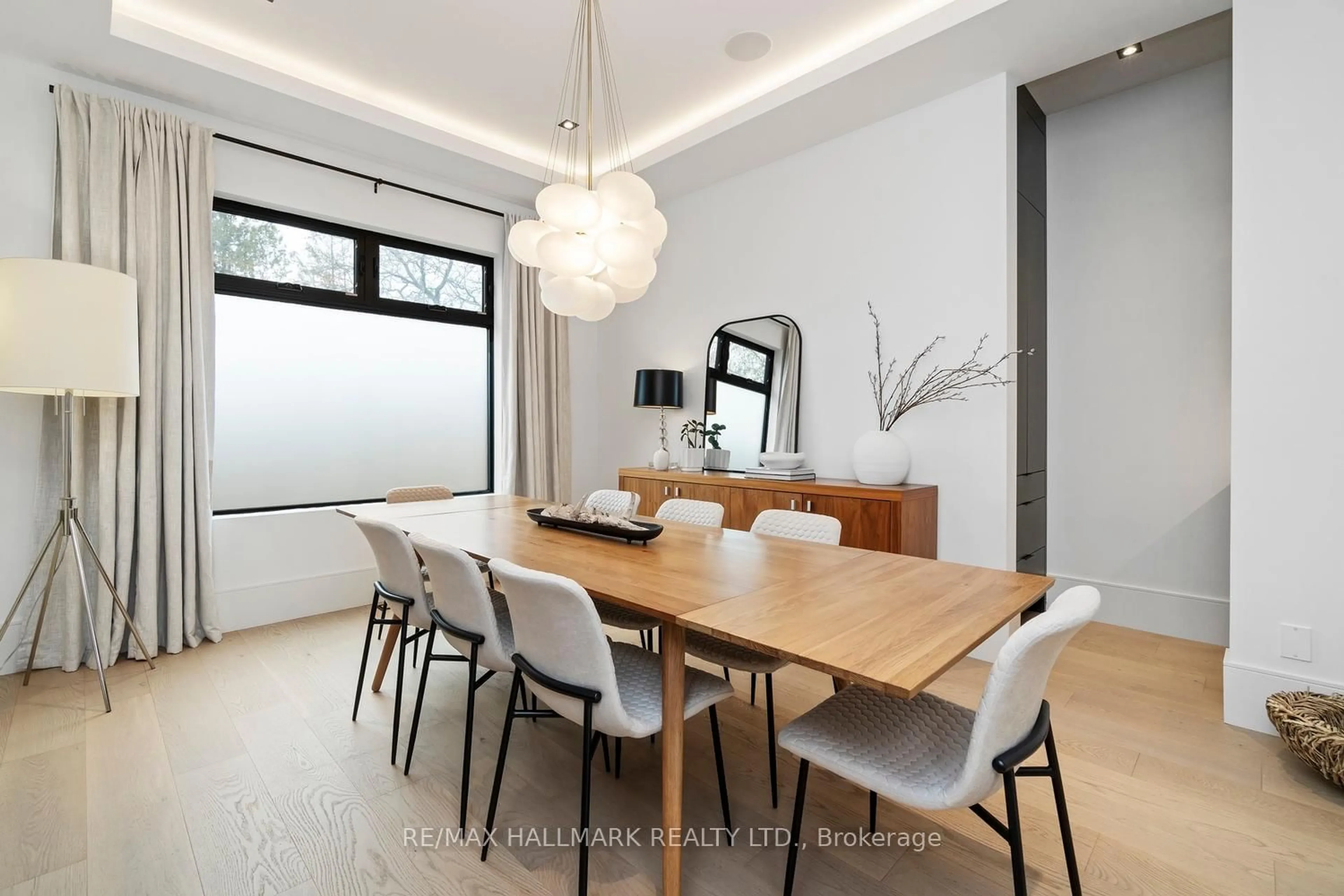 Dining room, unknown for 1403 Wren Ave, Oakville Ontario L6L 2V7