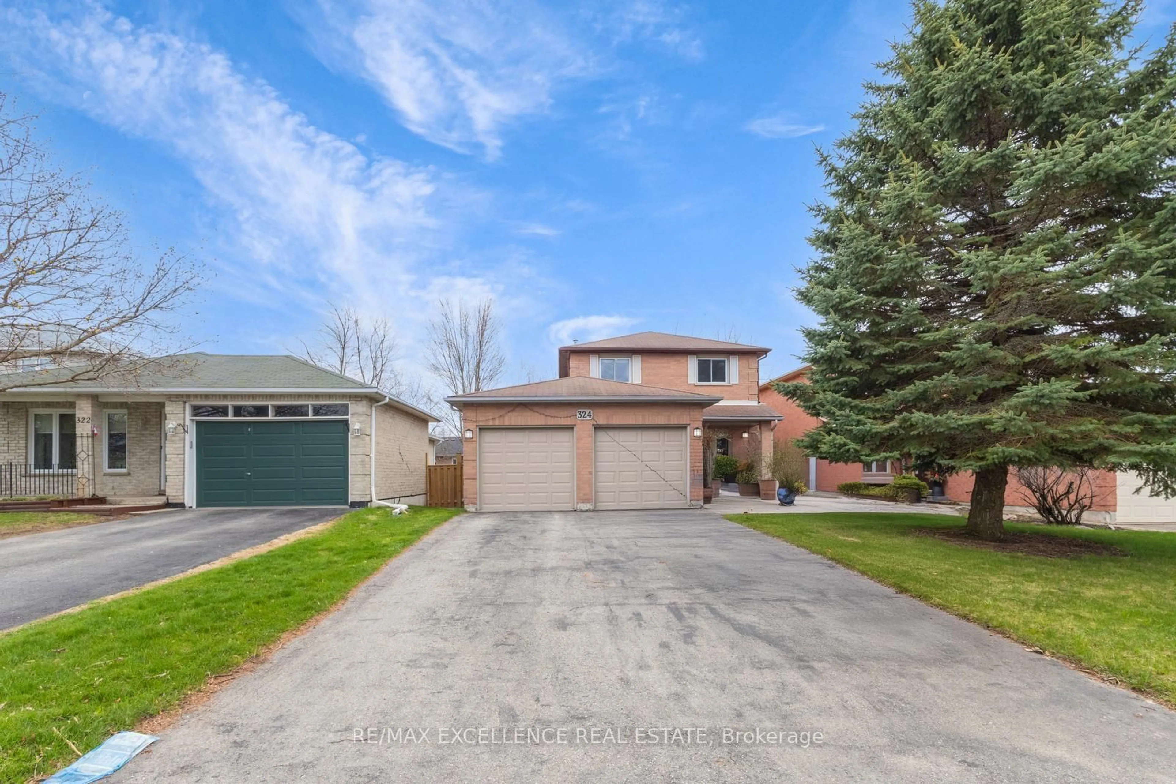 A pic from outside/outdoor area/front of a property/back of a property/a pic from drone, street for 324 Bailey Dr, Orangeville Ontario L9W 4M3