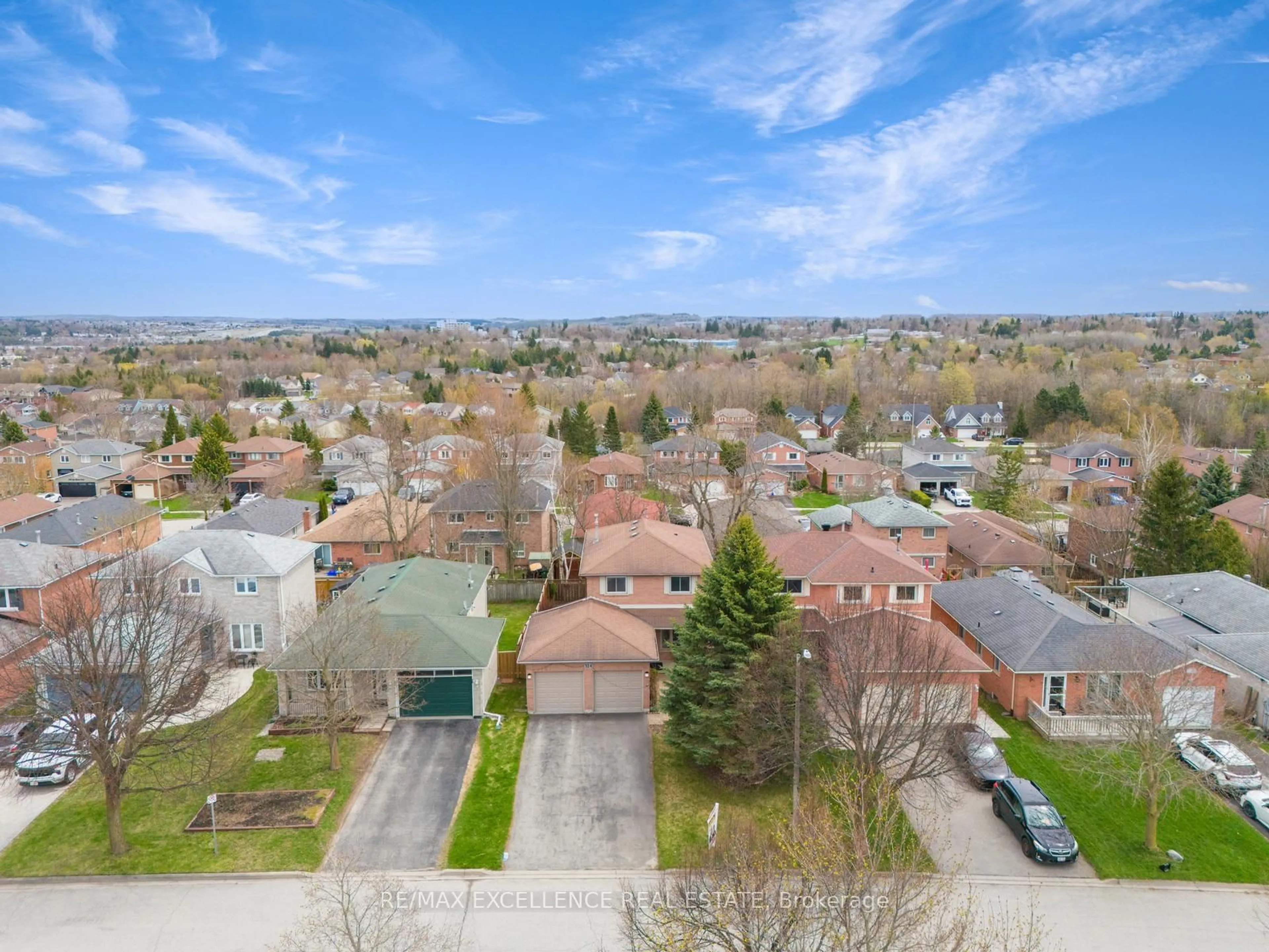 A pic from outside/outdoor area/front of a property/back of a property/a pic from drone, street for 324 Bailey Dr, Orangeville Ontario L9W 4M3