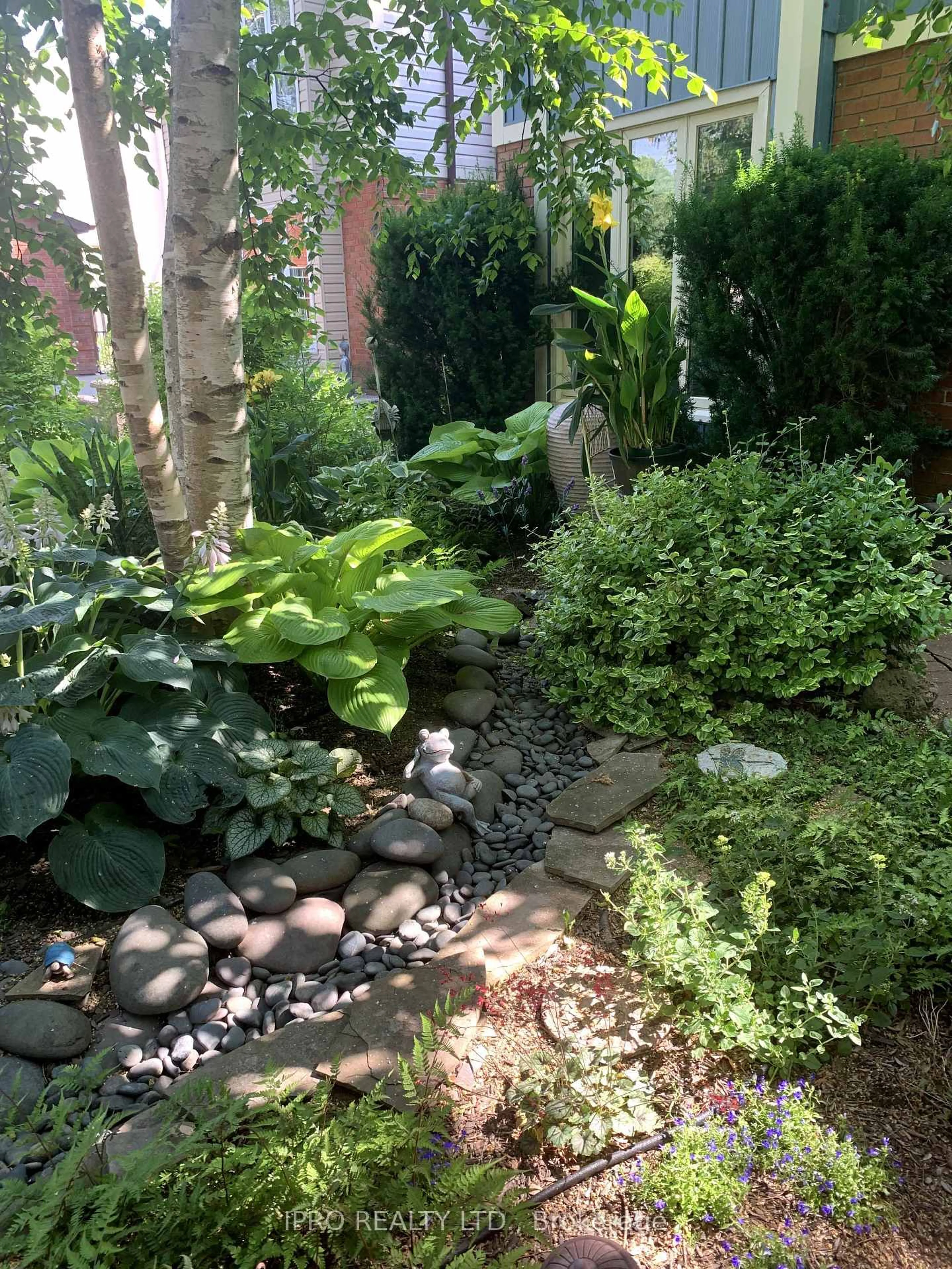 Patio, street for 41 Marchmount Cres, Brampton Ontario L6S 2T2
