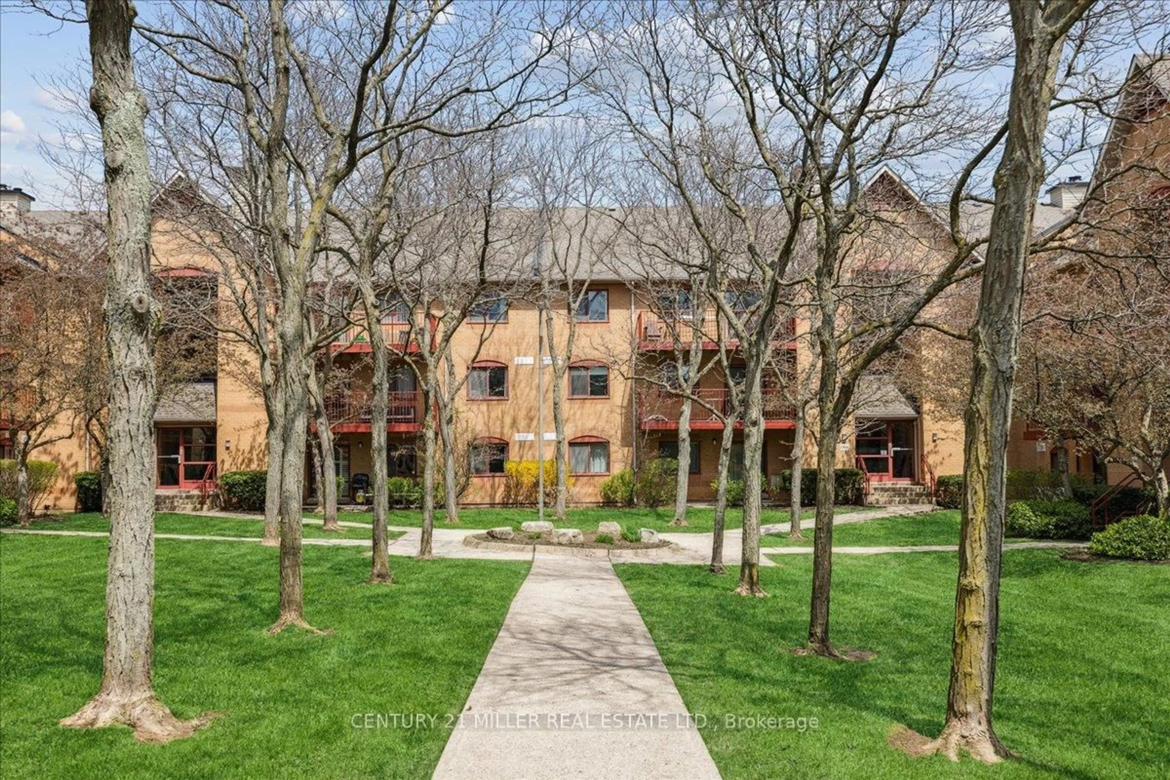 A pic from outside/outdoor area/front of a property/back of a property/a pic from drone, street for 1510 Pilgrims Way #713, Oakville Ontario L6M 3H1