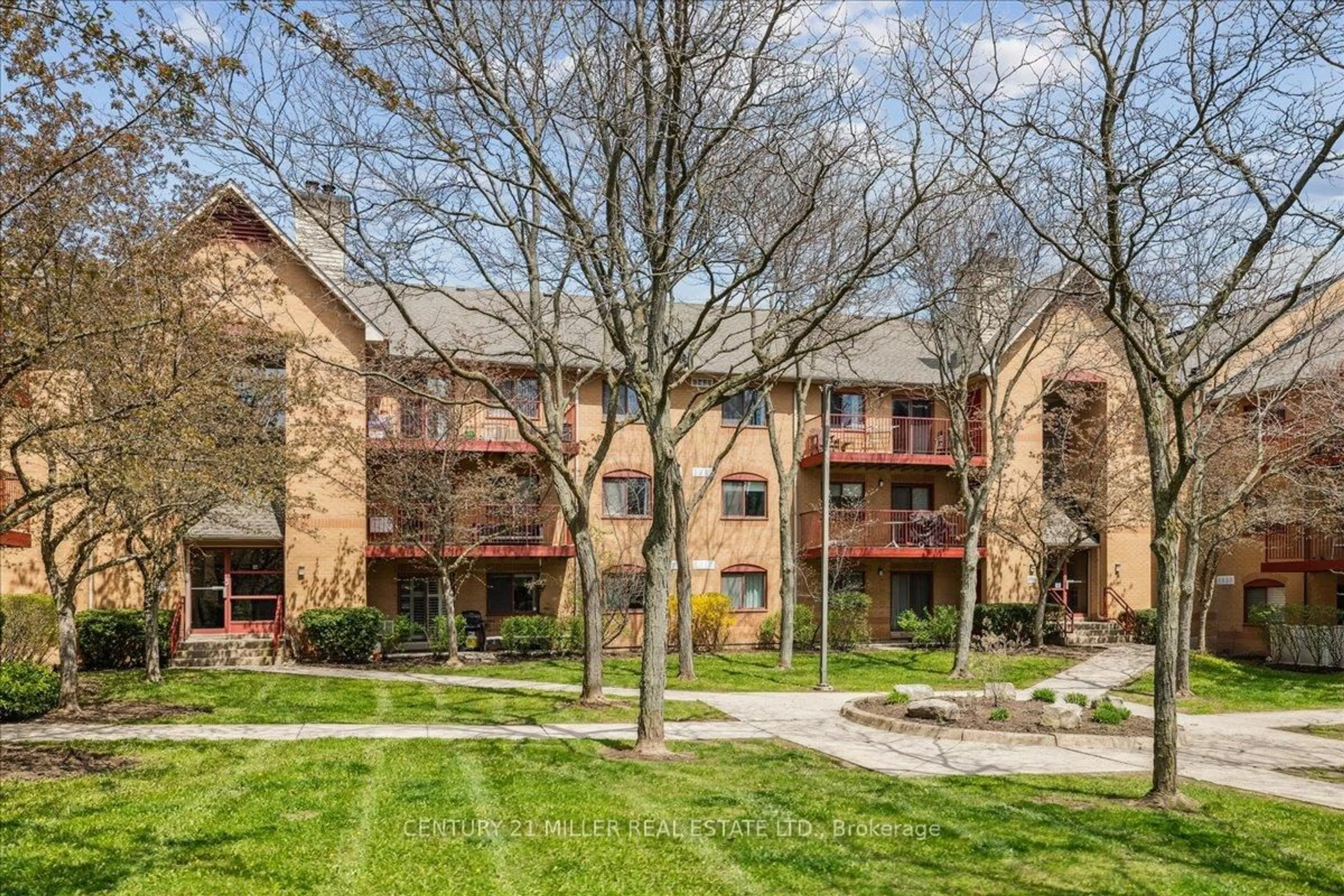 A pic from outside/outdoor area/front of a property/back of a property/a pic from drone, unknown for 1510 Pilgrims Way #713, Oakville Ontario L6M 3H1