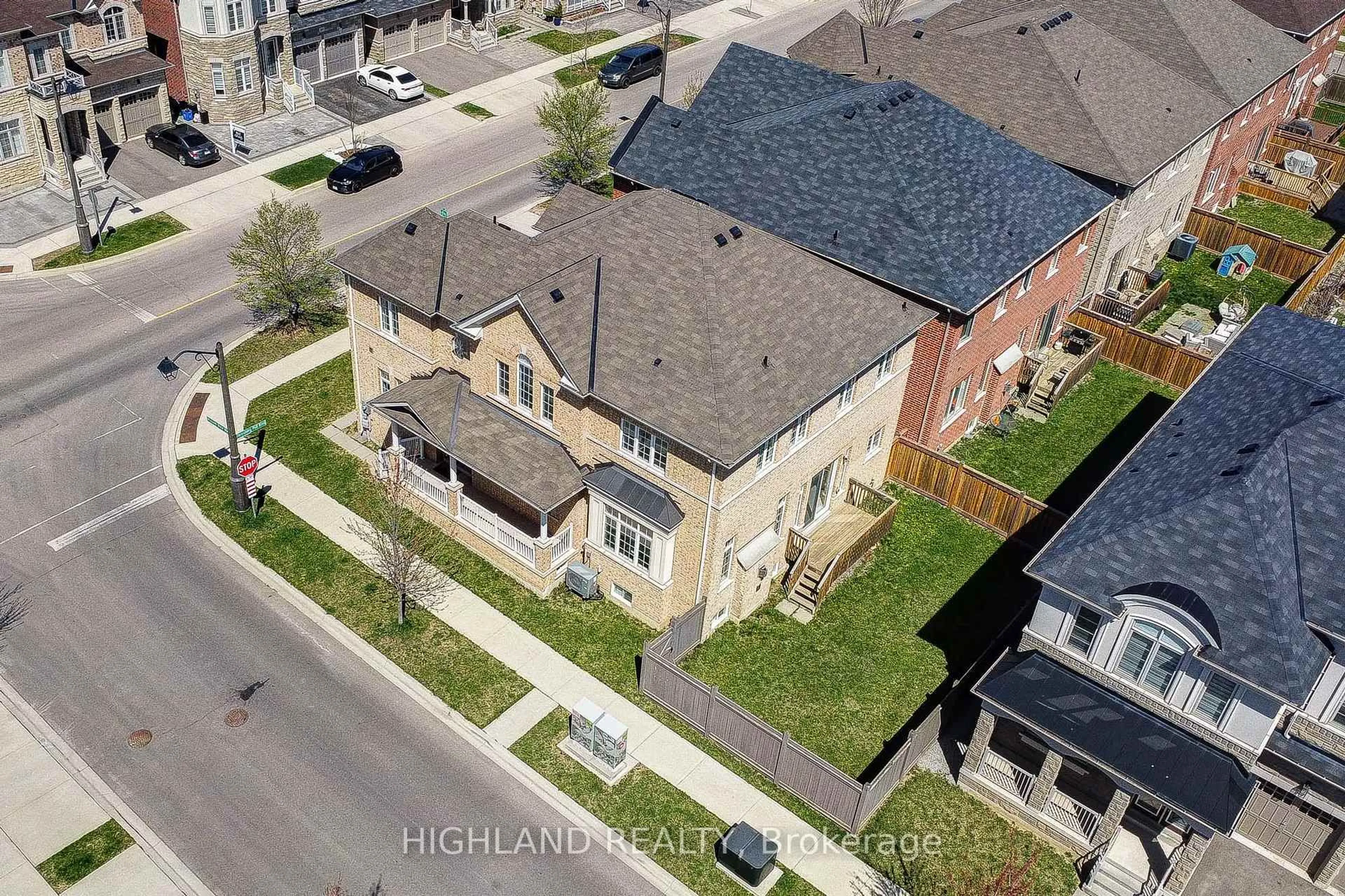 A pic from outside/outdoor area/front of a property/back of a property/a pic from drone, street for 3143 William Rose Way, Oakville Ontario L6H 0T1