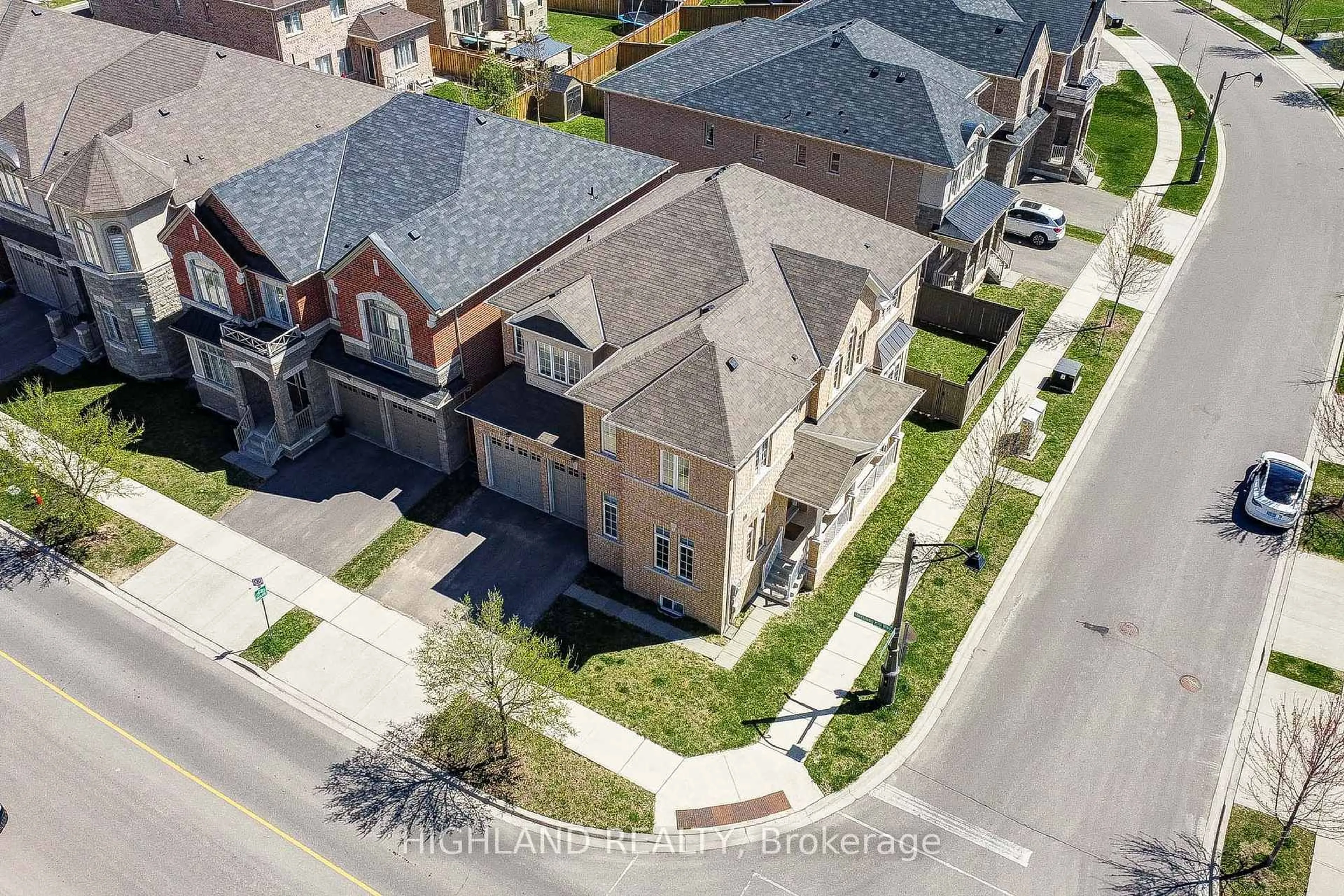 A pic from outside/outdoor area/front of a property/back of a property/a pic from drone, street for 3143 William Rose Way, Oakville Ontario L6H 0T1