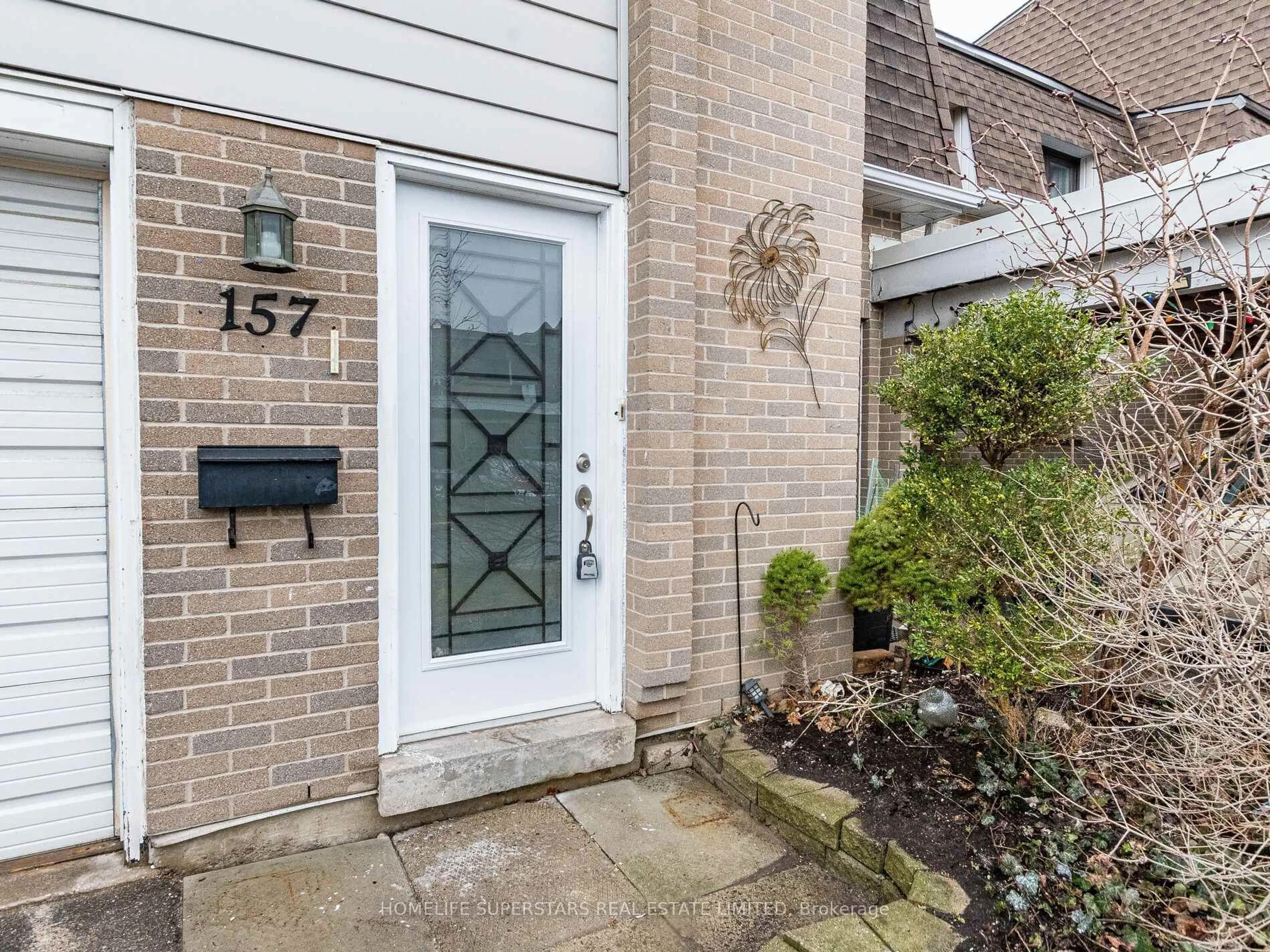Indoor entryway for 475 Bramalea Rd #157, Brampton Ontario L6T 2X3