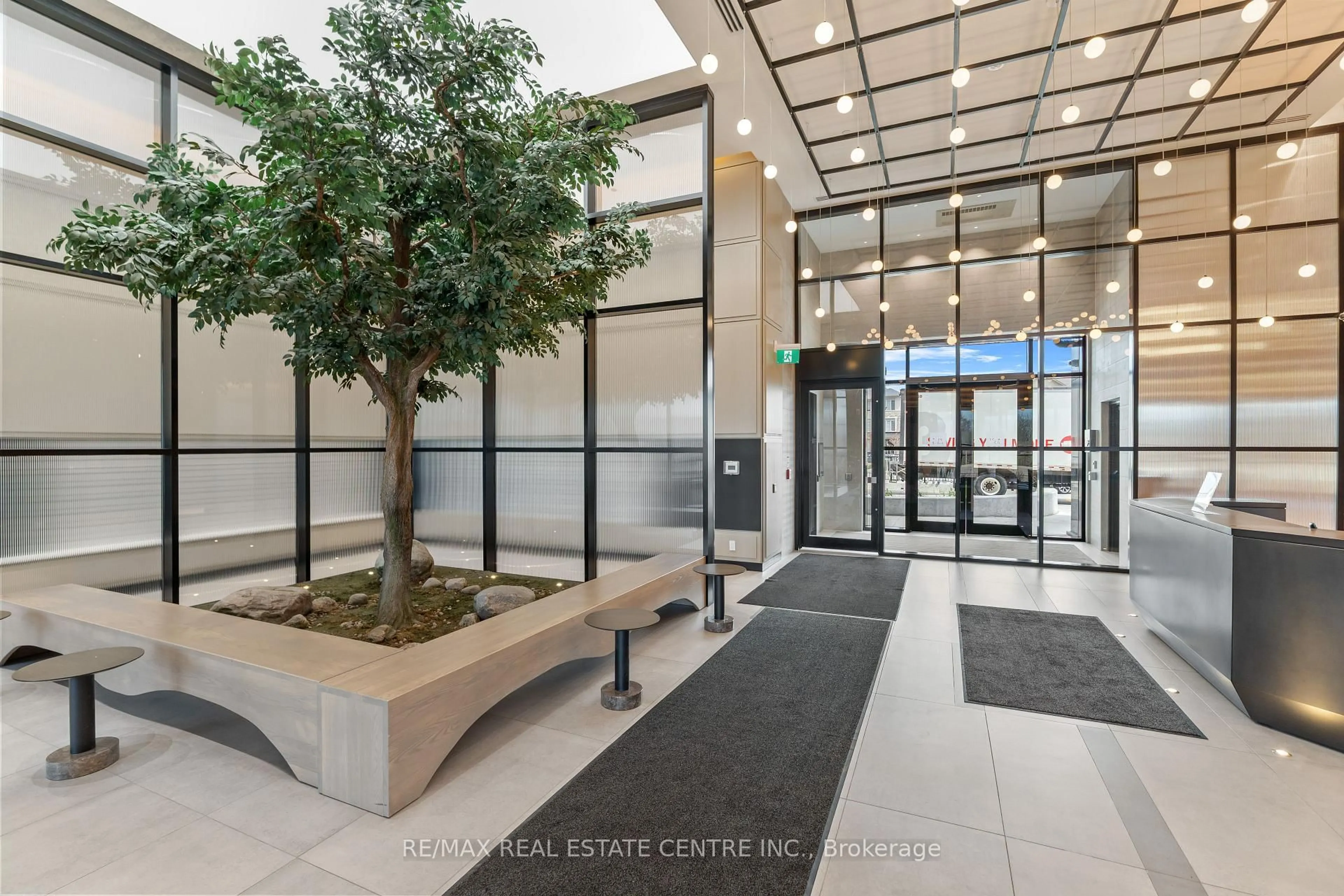 Indoor foyer for 3220 William Coltson Ave #601, Oakville Ontario L6H 7X9