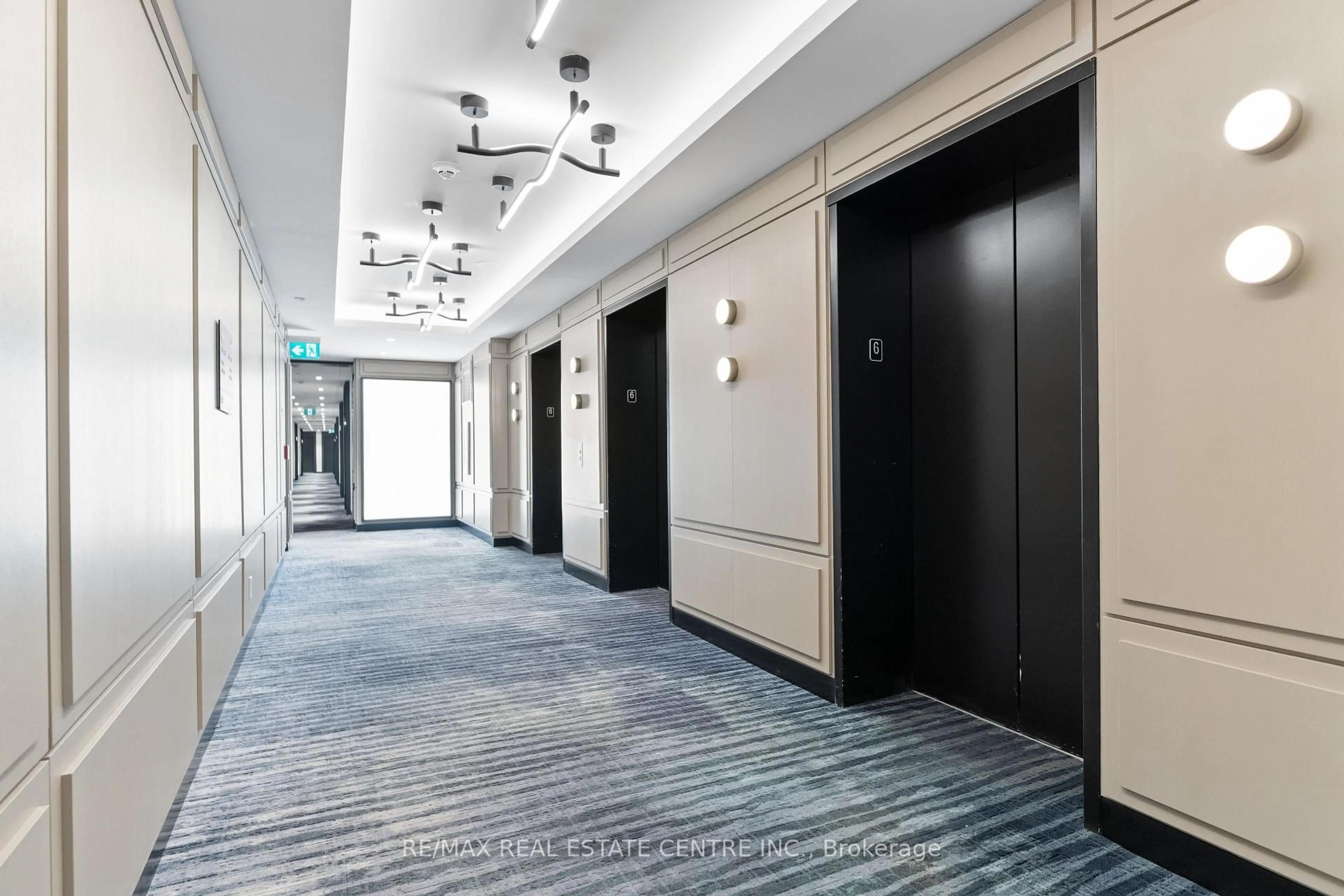 Indoor foyer for 3220 William Coltson Ave #601, Oakville Ontario L6H 7X9