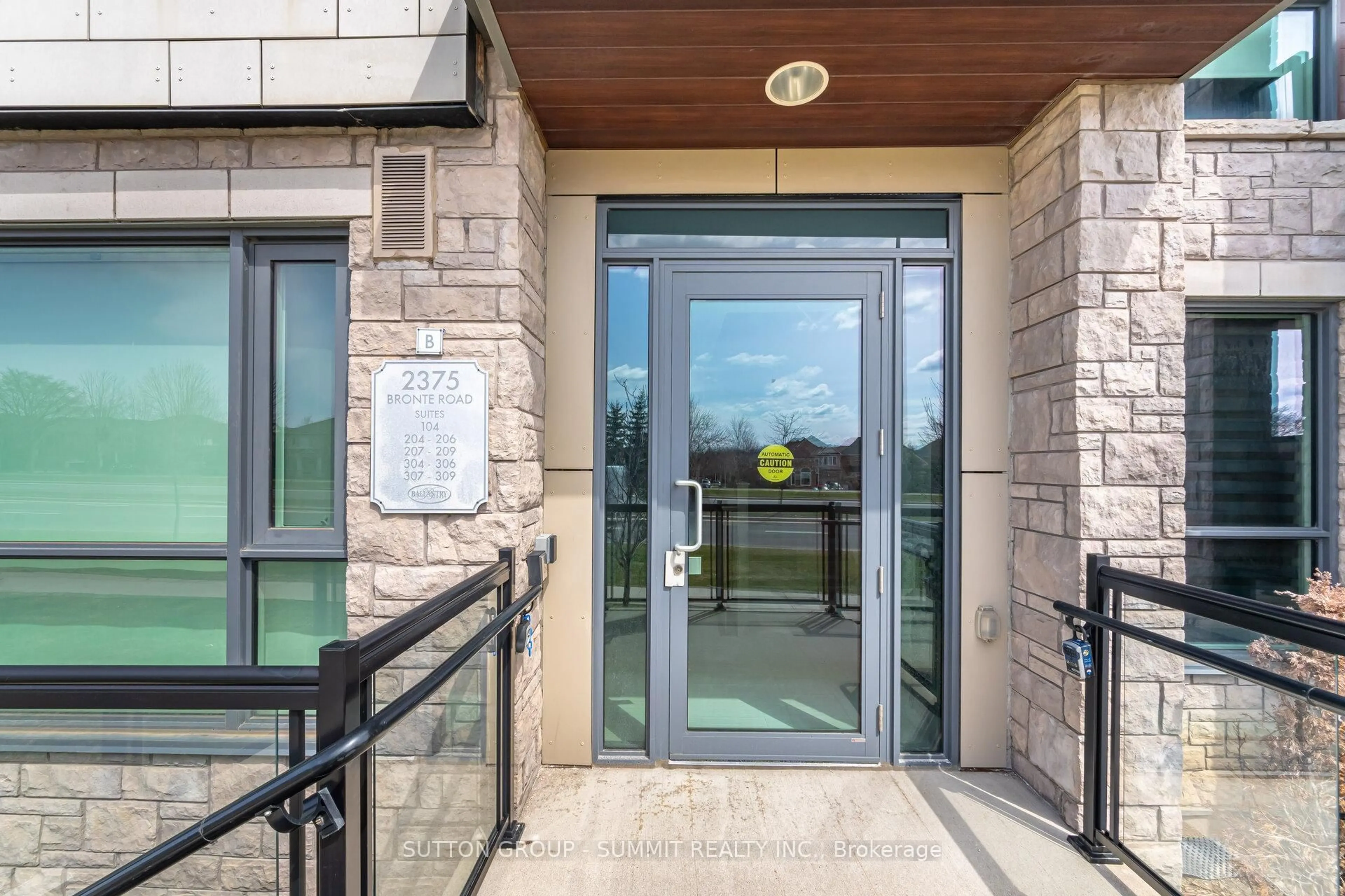 Indoor foyer for 2375 Bronte Rd #309, Oakville Ontario L6M 1P5
