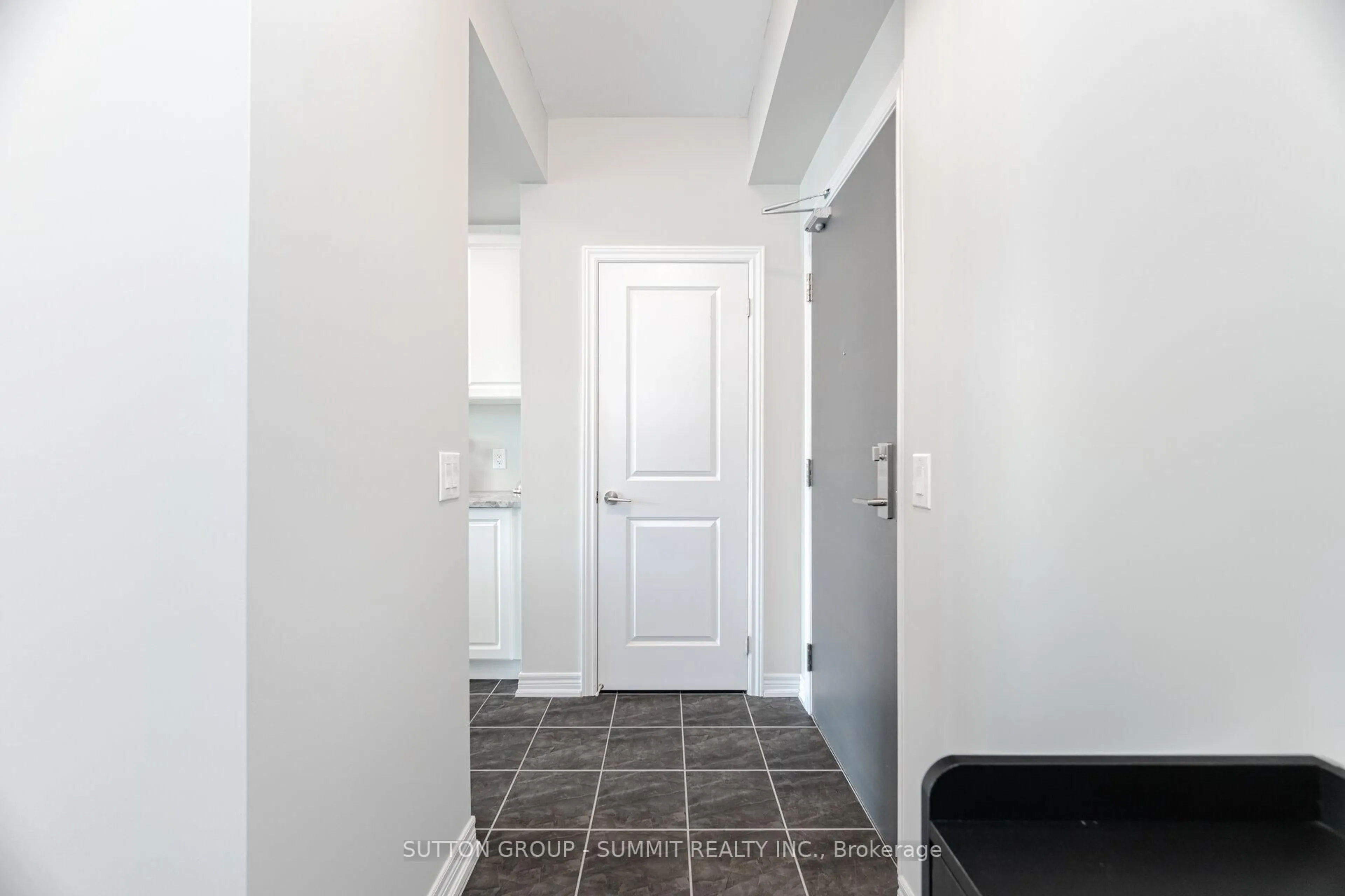 Indoor entryway for 2375 Bronte Rd #309, Oakville Ontario L6M 1P5