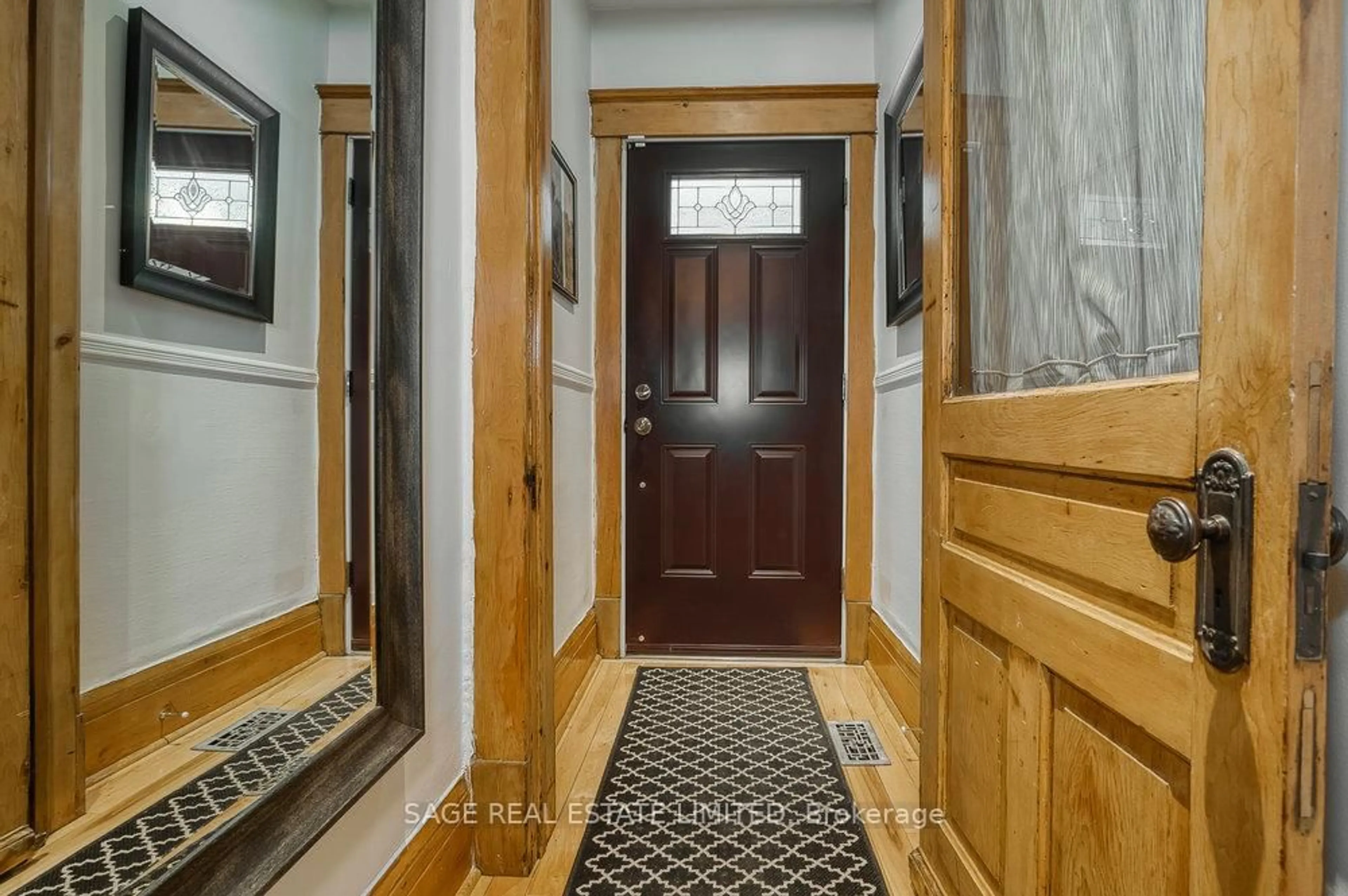 Indoor entryway for 768 Shaw St, Toronto Ontario M6G 3M1