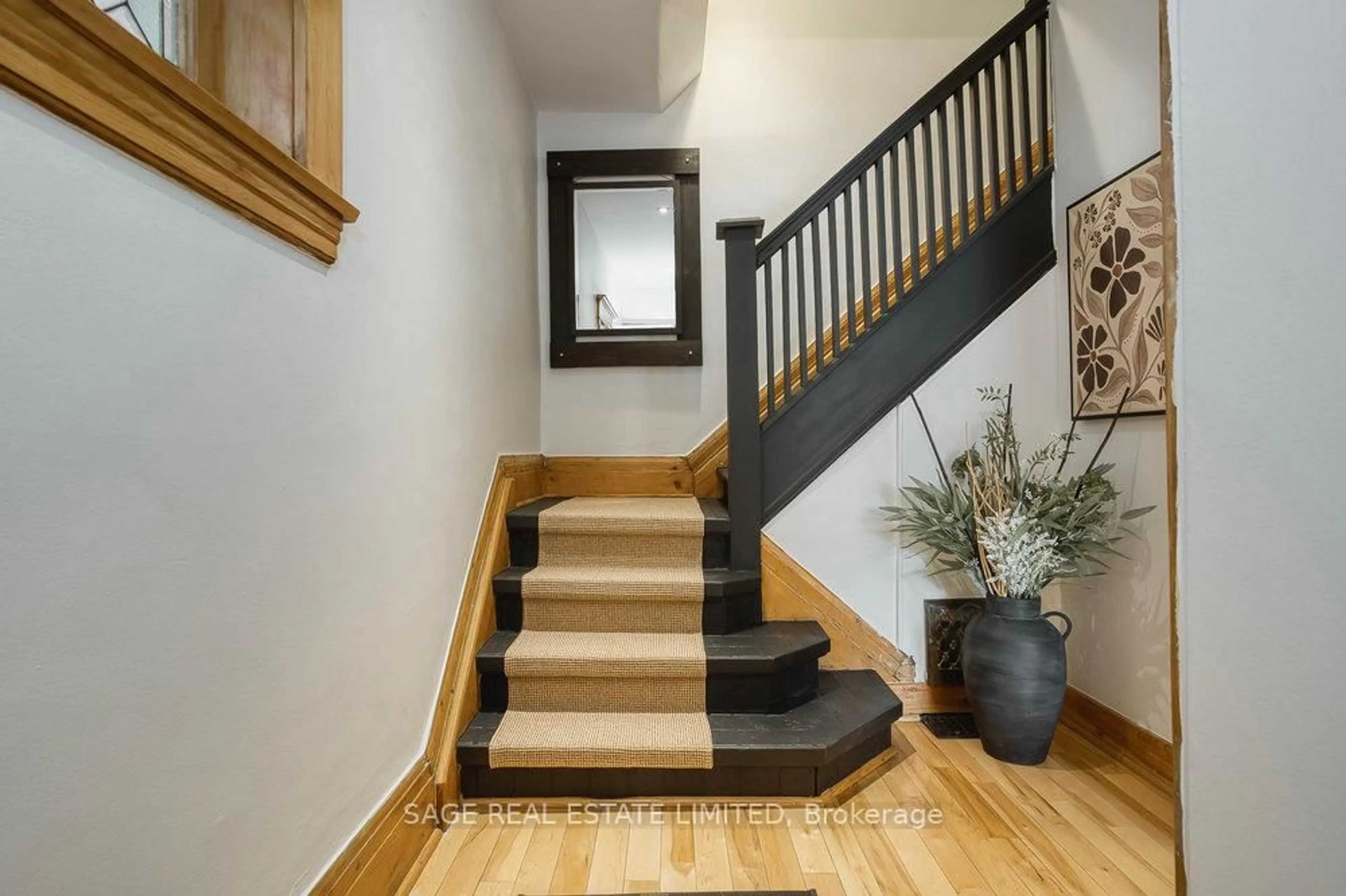 Stairs for 768 Shaw St, Toronto Ontario M6G 3M1