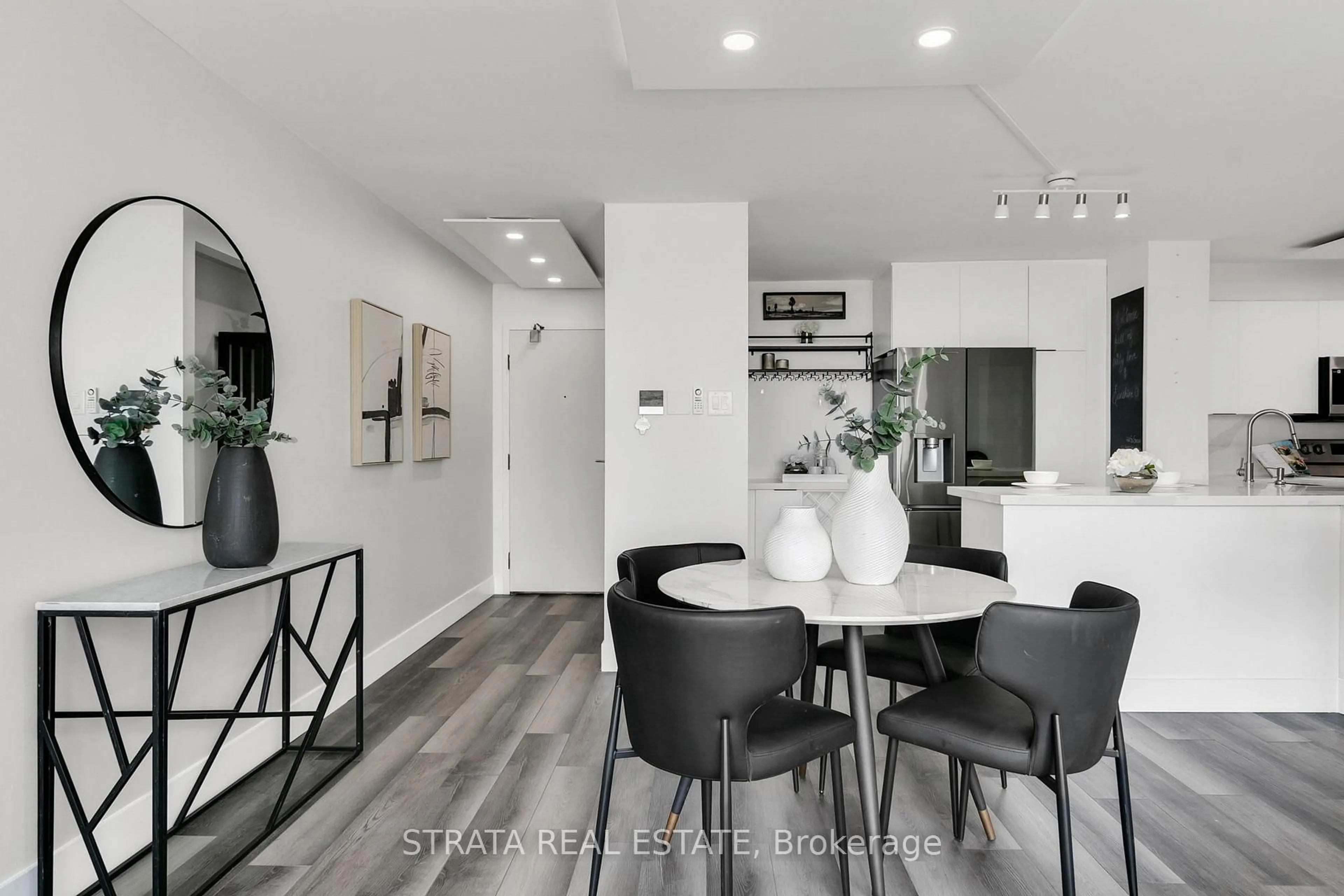 Open concept kitchen, unknown for 4185 Shipp Dr #1513, Mississauga Ontario L4Z 2Y8
