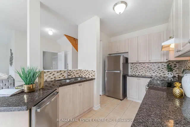 Additional image 3 of 47 Begonia Cres