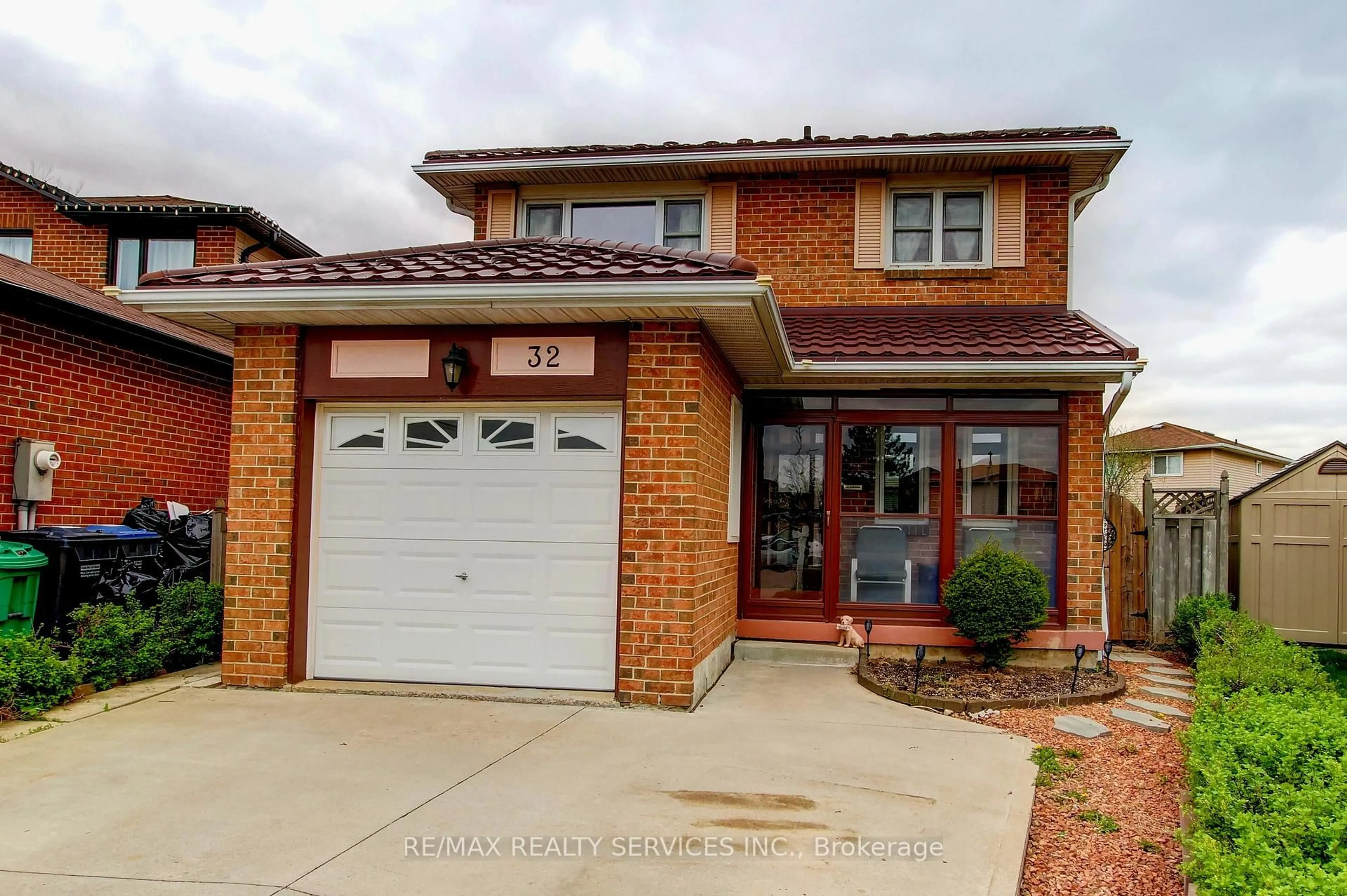 Home with brick exterior material, street for 32 Helios Pl, Brampton Ontario L6Z 2B2