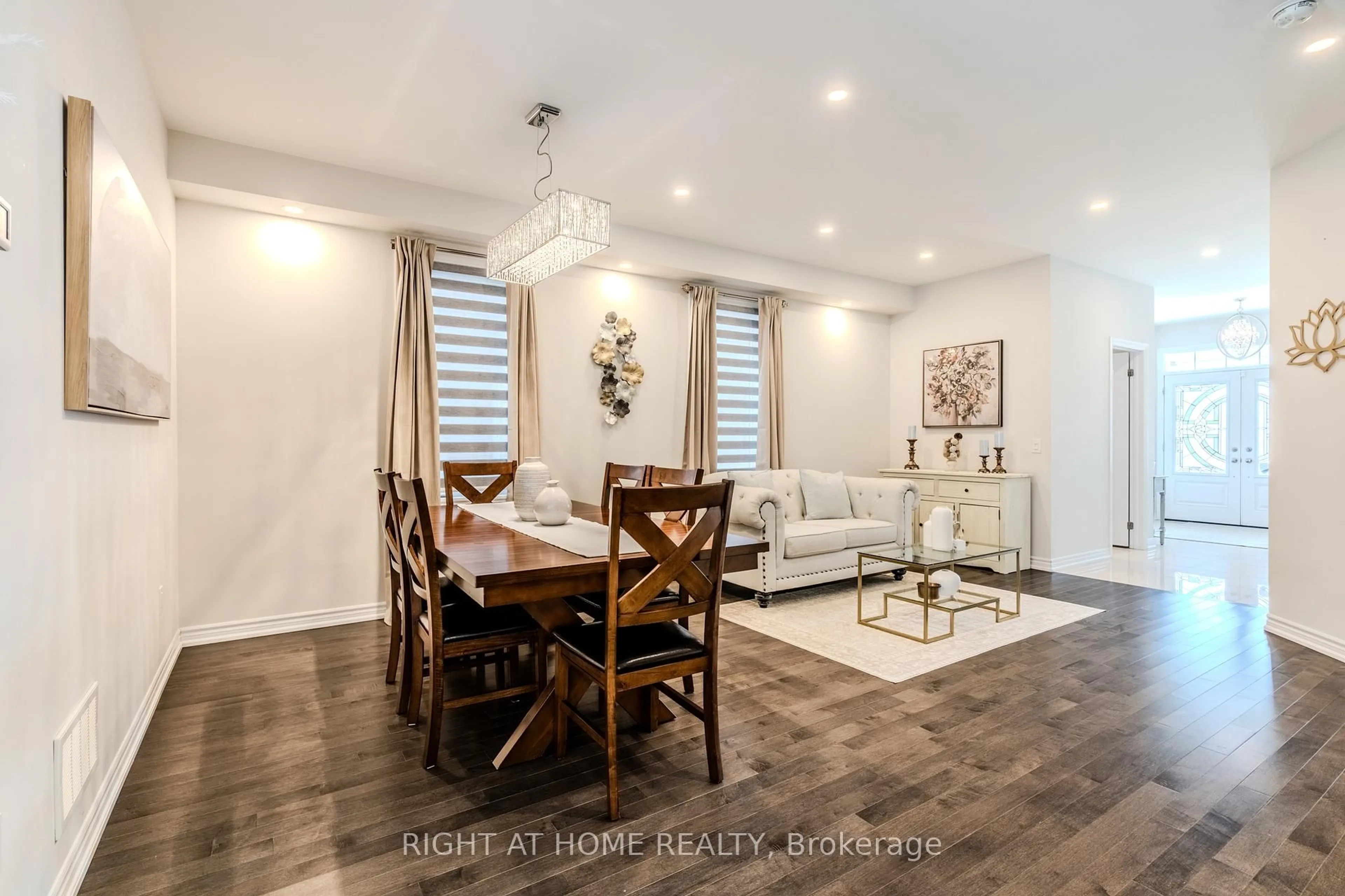 Dining room, wood/laminate floor for 174 Newhouse Blvd, Caledon Ontario L7C 2E9