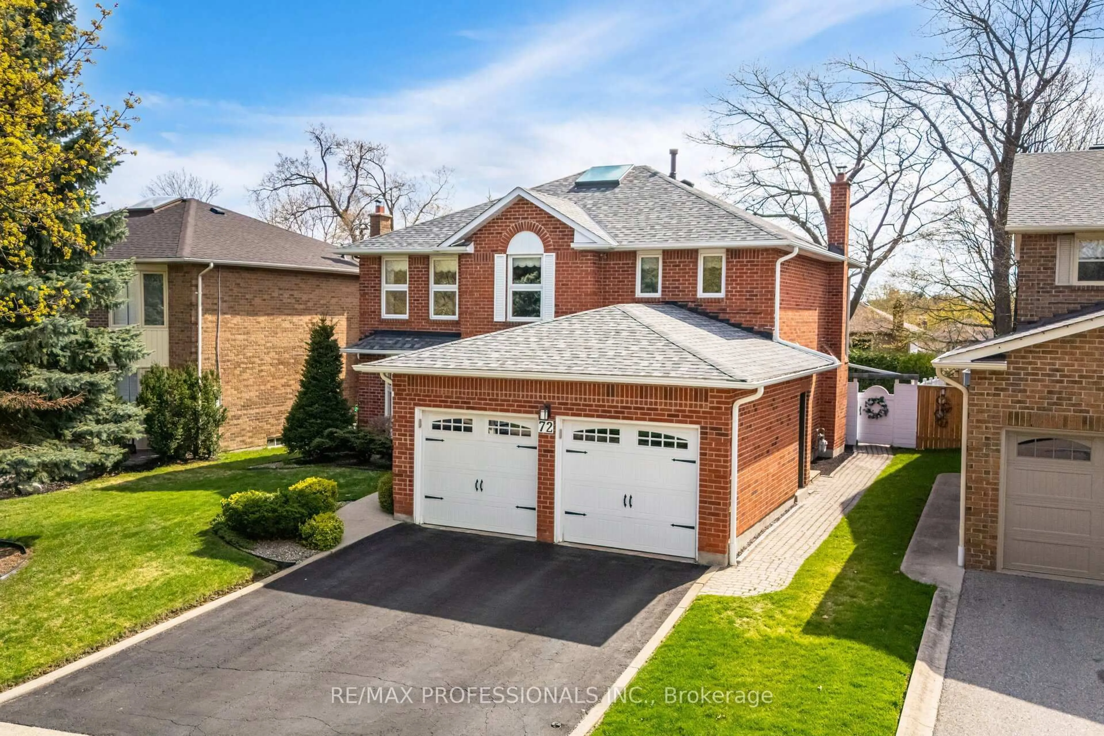 Home with brick exterior material, street for 72 Barr Cres, Brampton Ontario L6Z 3E2