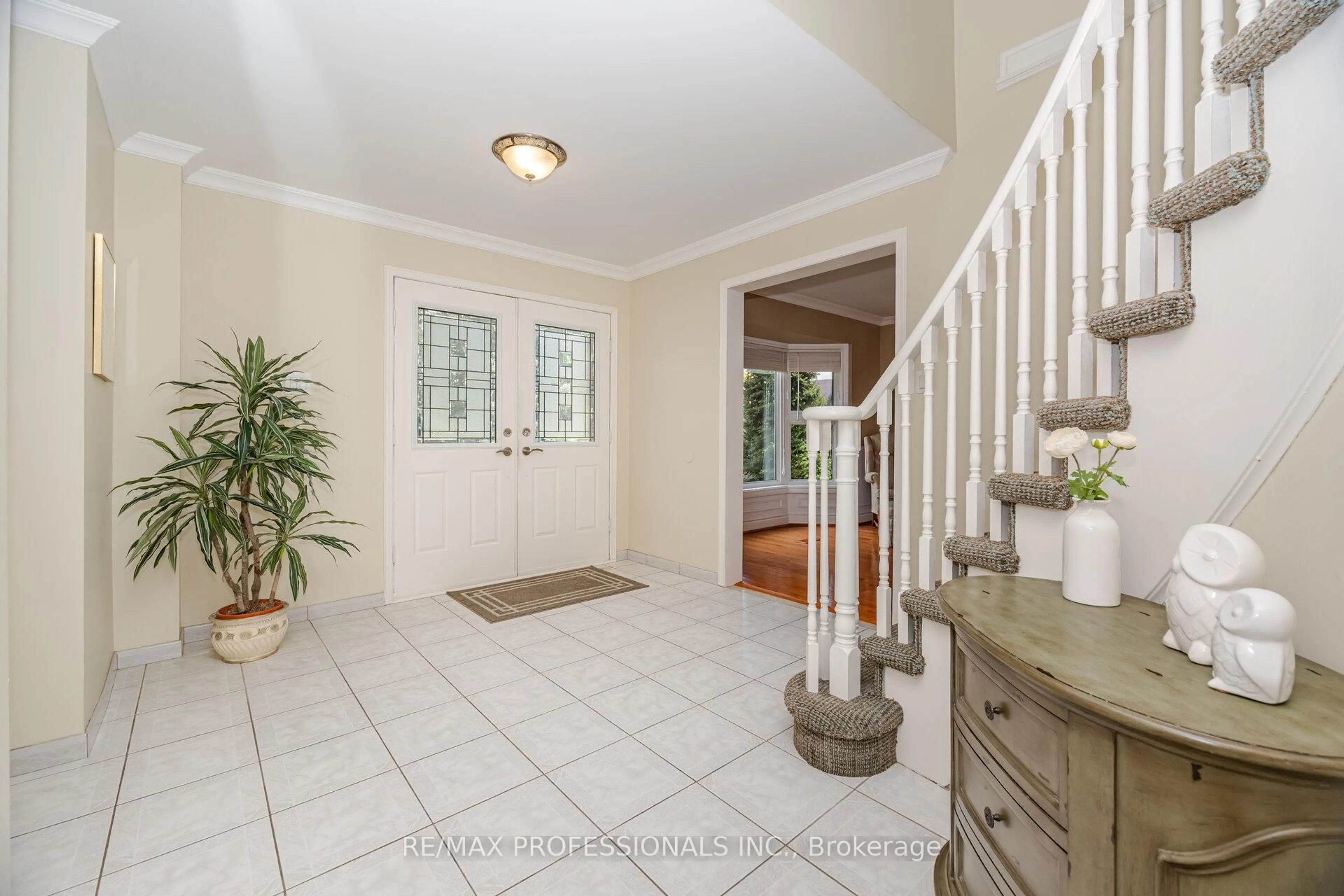 Indoor entryway for 72 Barr Cres, Brampton Ontario L6Z 3E2