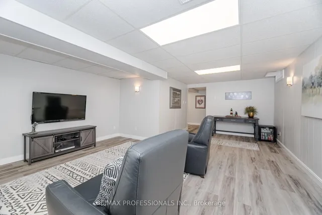 Additional image 15 of 72 Barr Cres