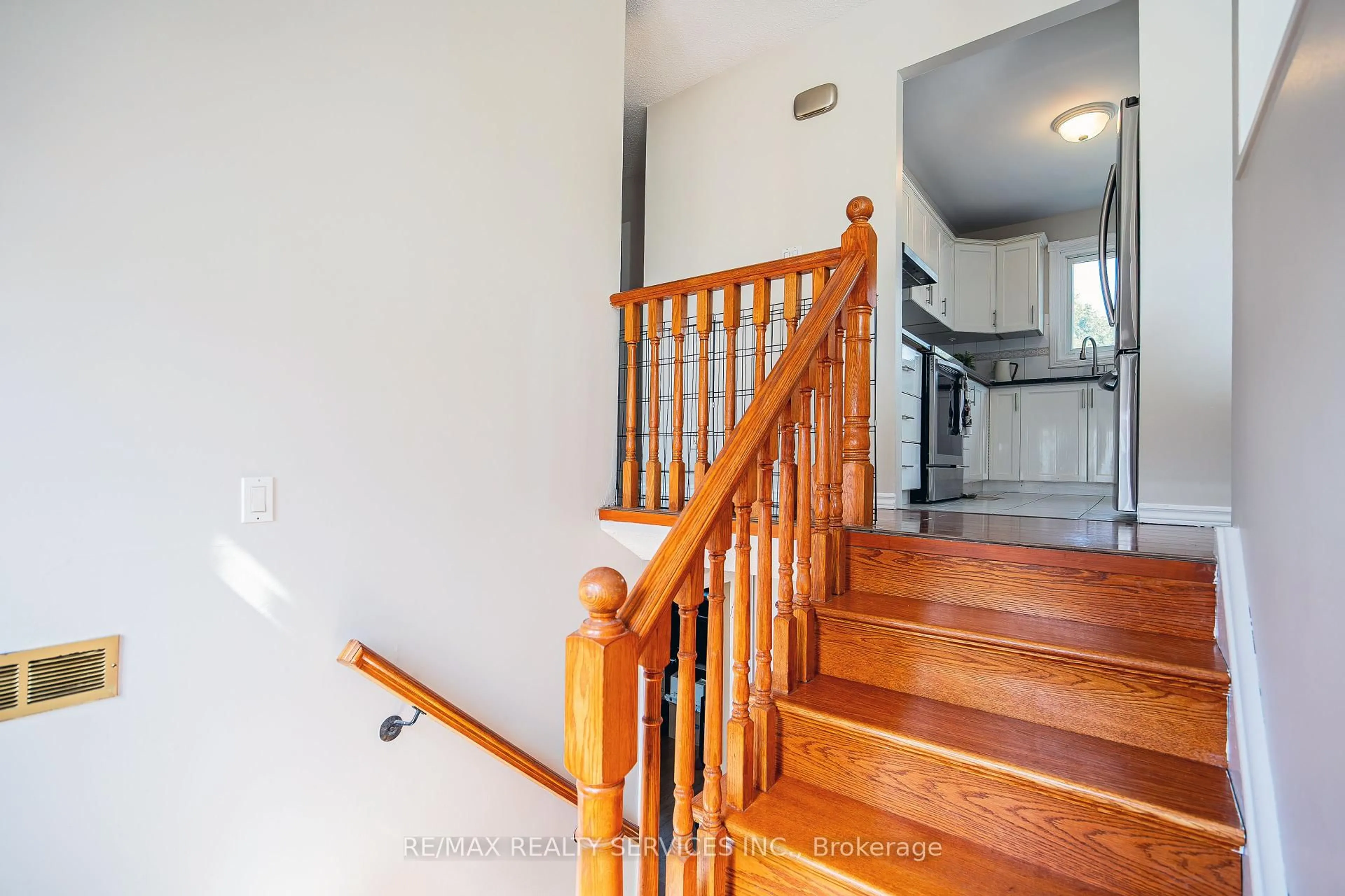 Unknown for 96 Seaborn Rd, Brampton Ontario L6V 2C1