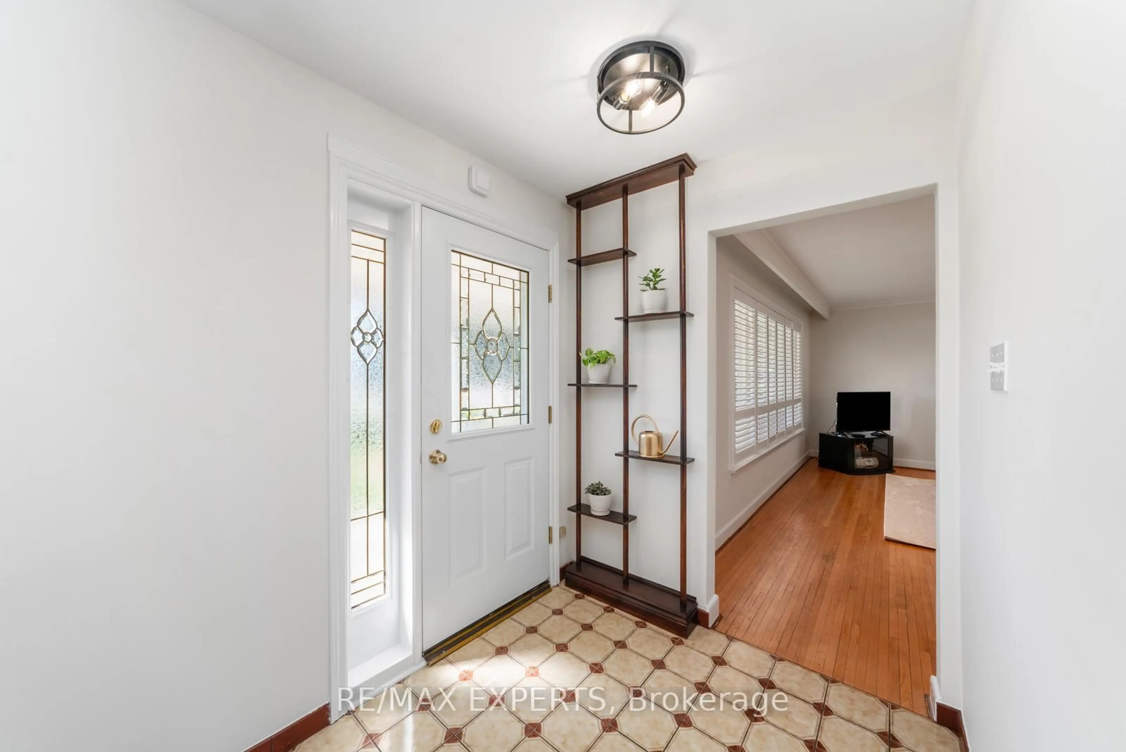 Indoor entryway for 20 Golfdown Dr, Toronto Ontario M9W 2H5