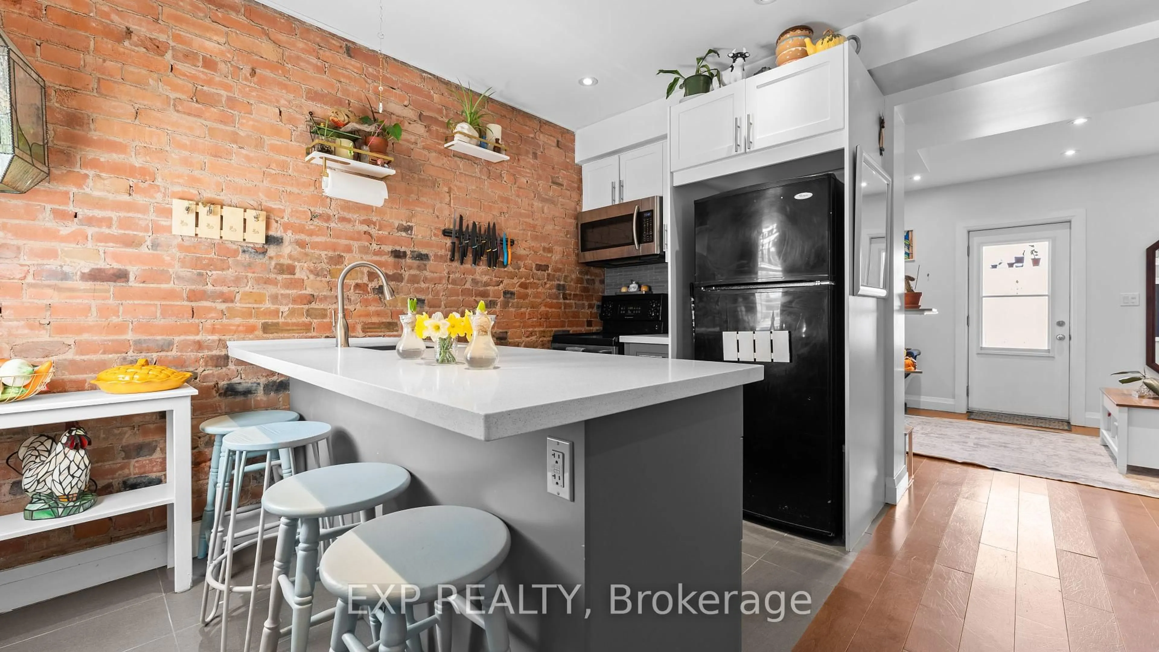 Contemporary kitchen, ceramic/tile floor for 3224 Steeles Ave, Milton Ontario L9T 2V3