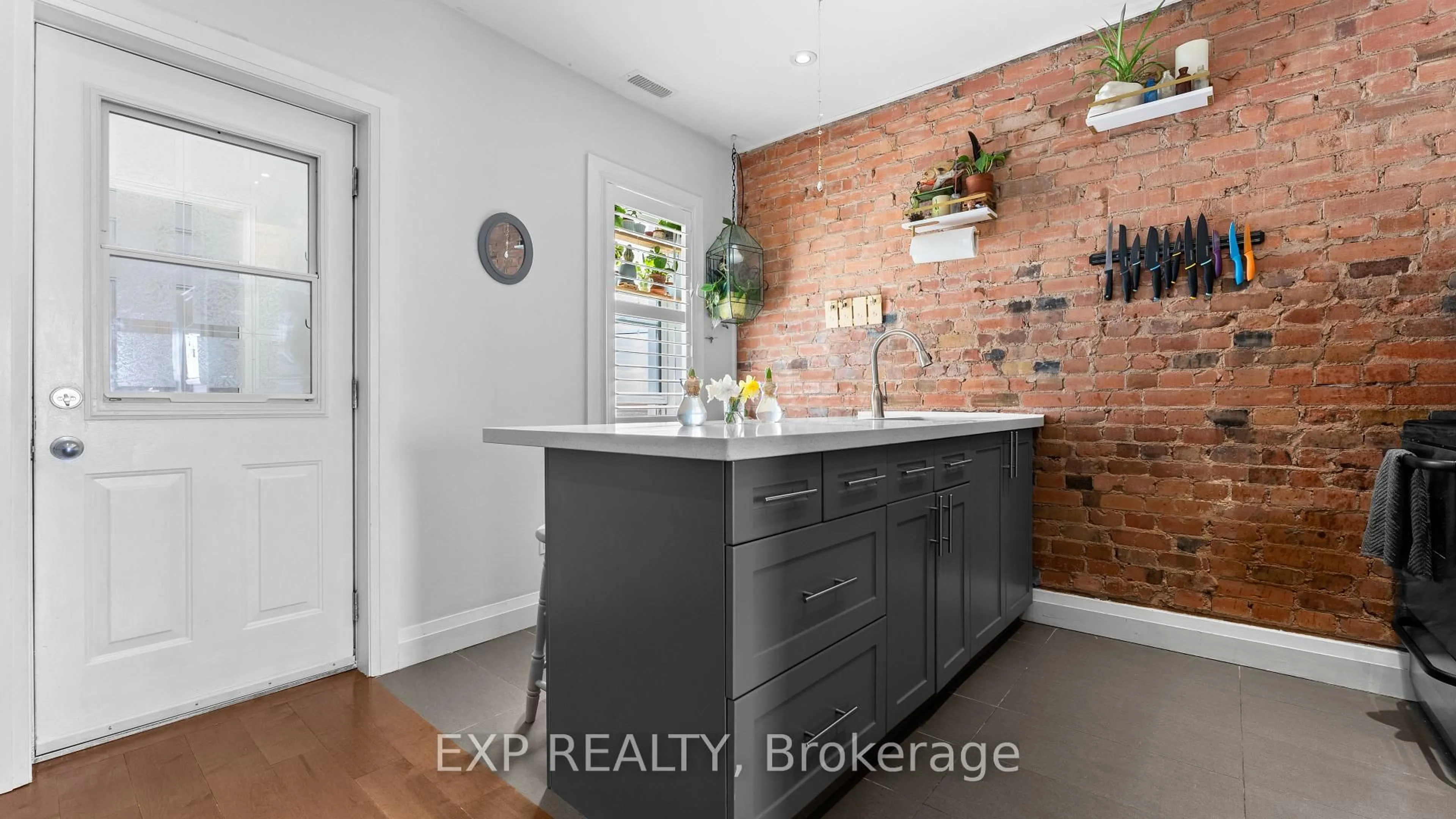 Open concept kitchen, ceramic/tile floor for 3224 Steeles Ave, Milton Ontario L9T 2V3