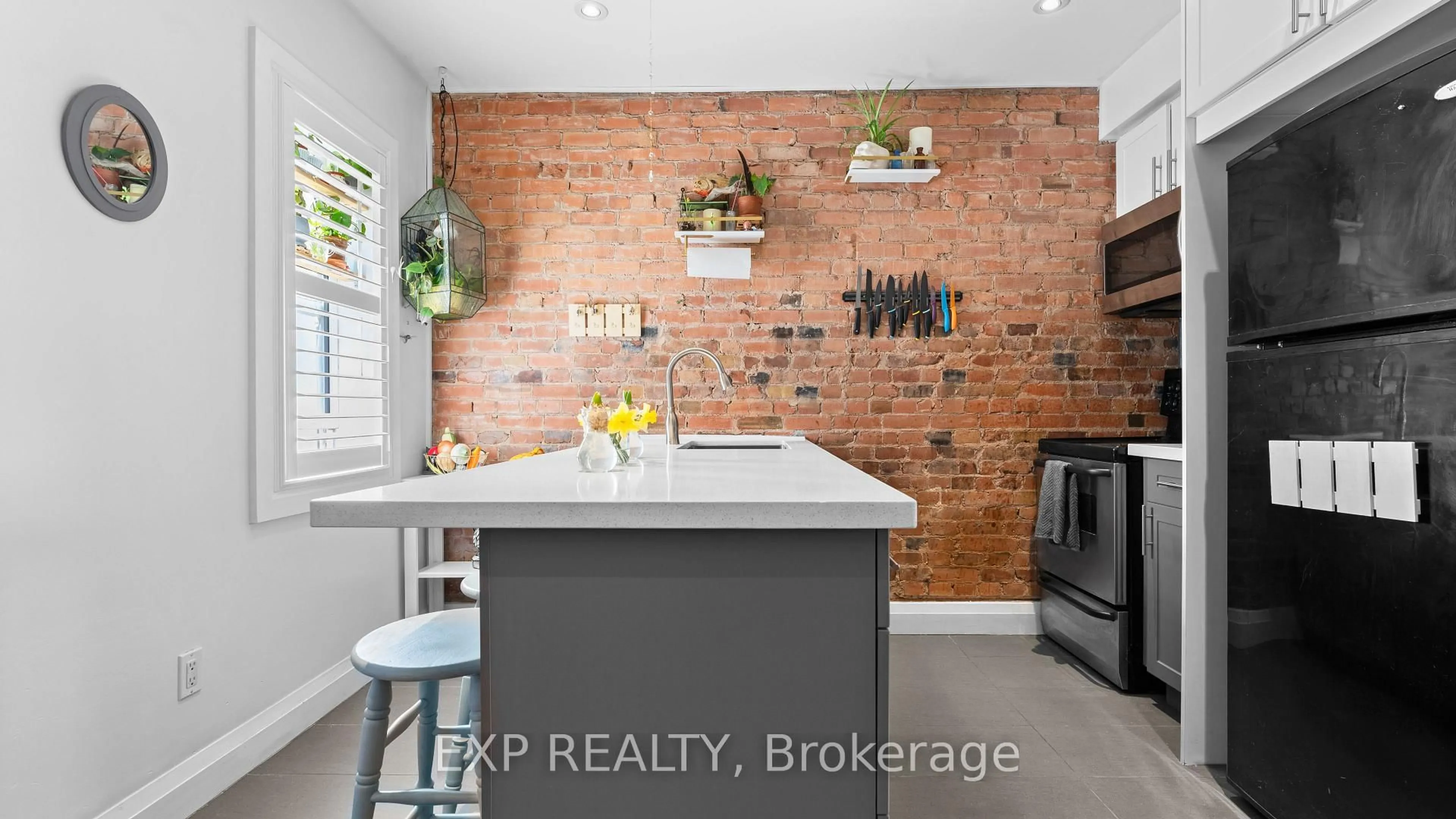 Open concept kitchen, ceramic/tile floor for 3224 Steeles Ave, Milton Ontario L9T 2V3