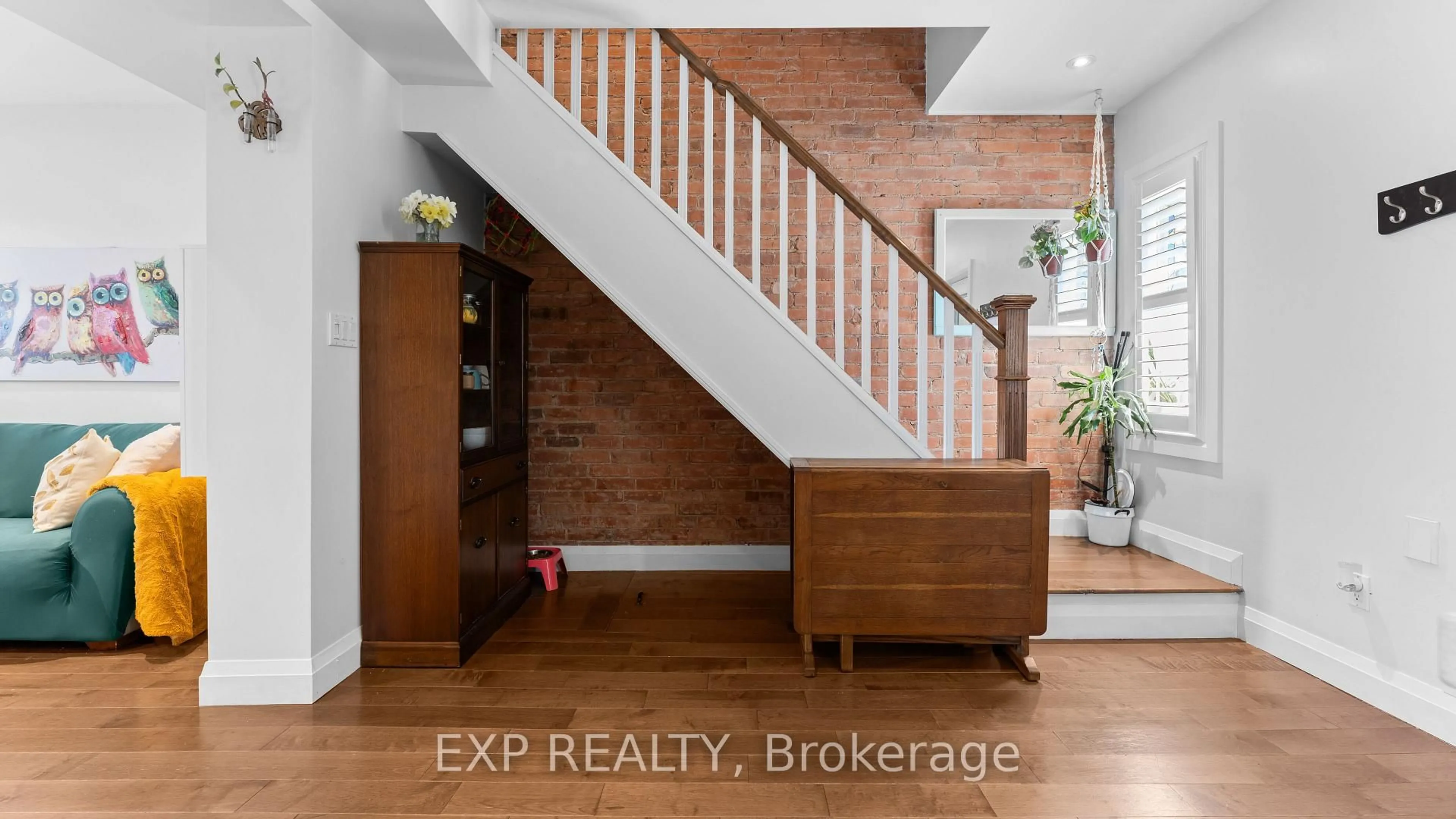 Indoor entryway for 3224 Steeles Ave, Milton Ontario L9T 2V3