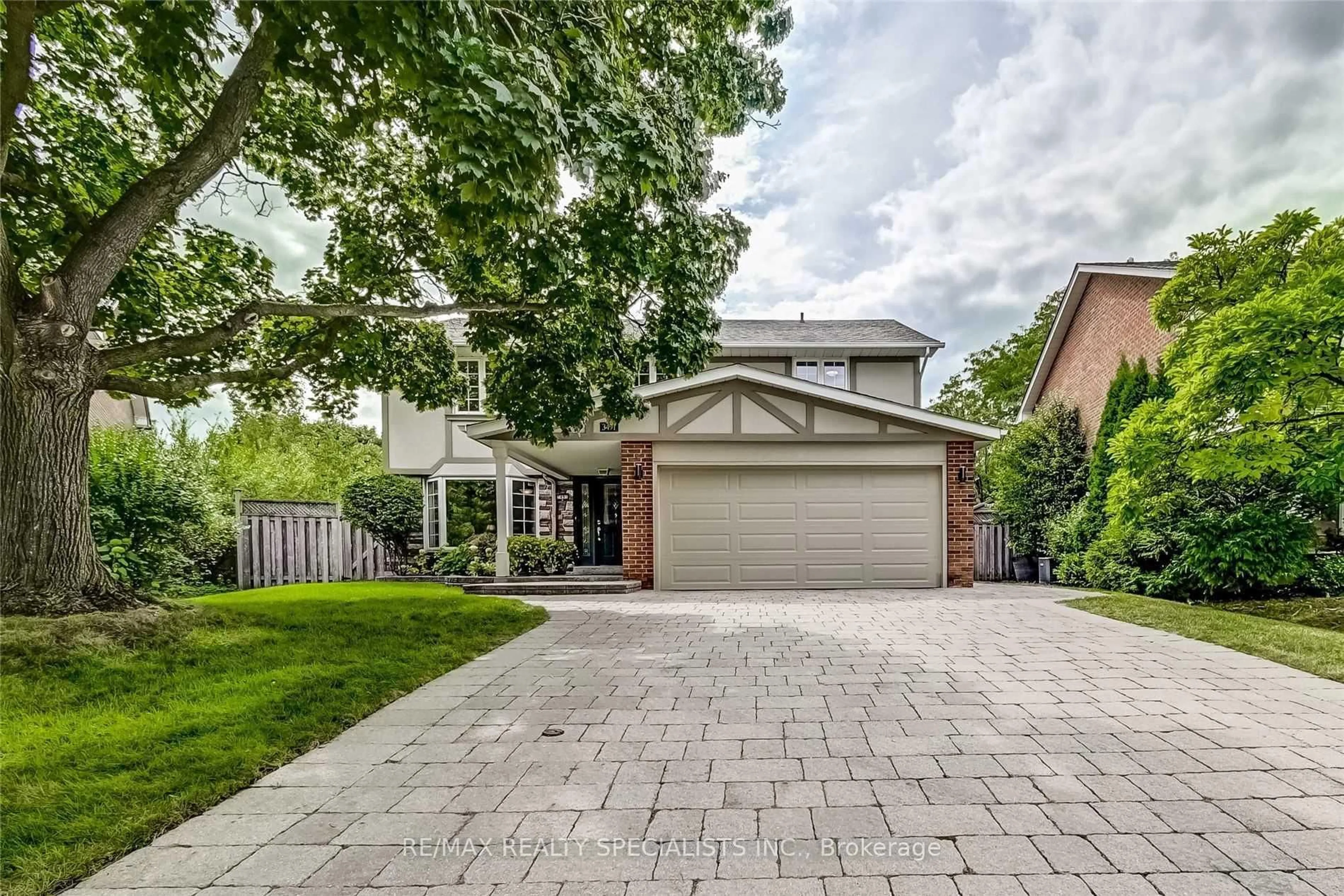 Home with brick exterior material, street for 3491 Pinesmoke Cres, Mississauga Ontario L4Y 3L4
