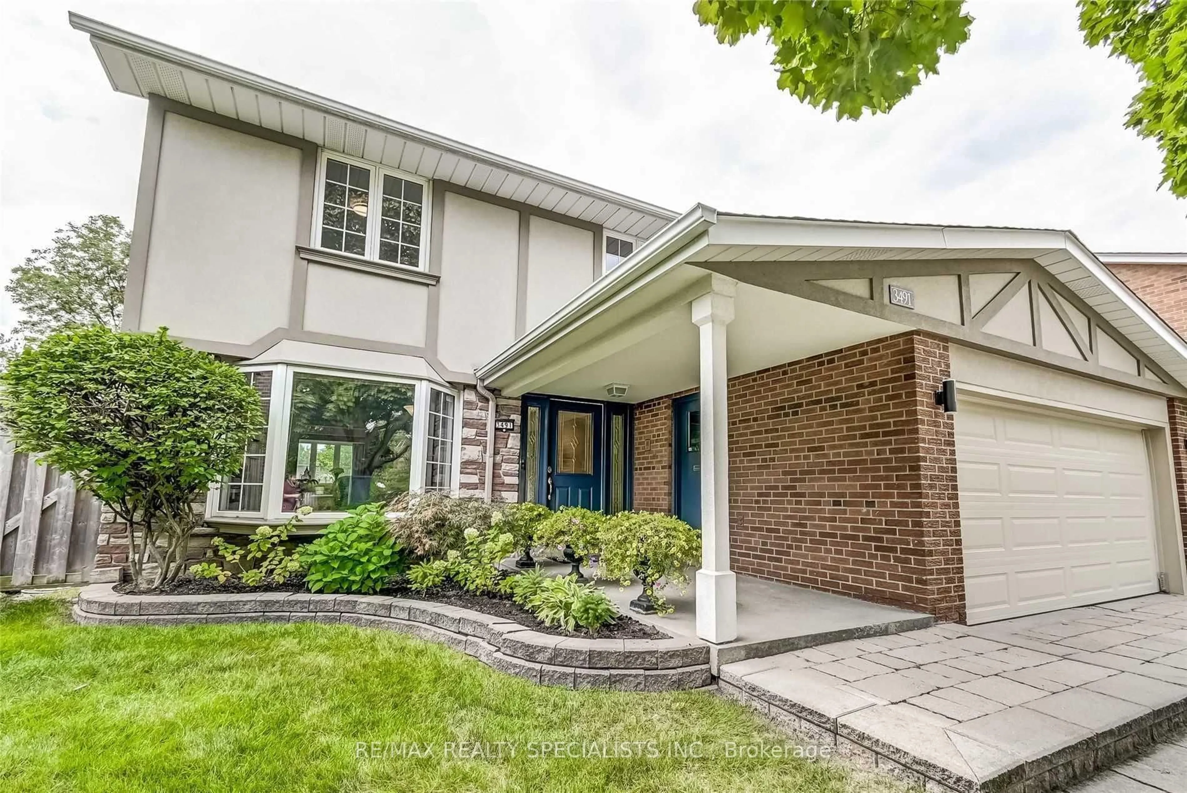 Home with brick exterior material, street for 3491 Pinesmoke Cres, Mississauga Ontario L4Y 3L4