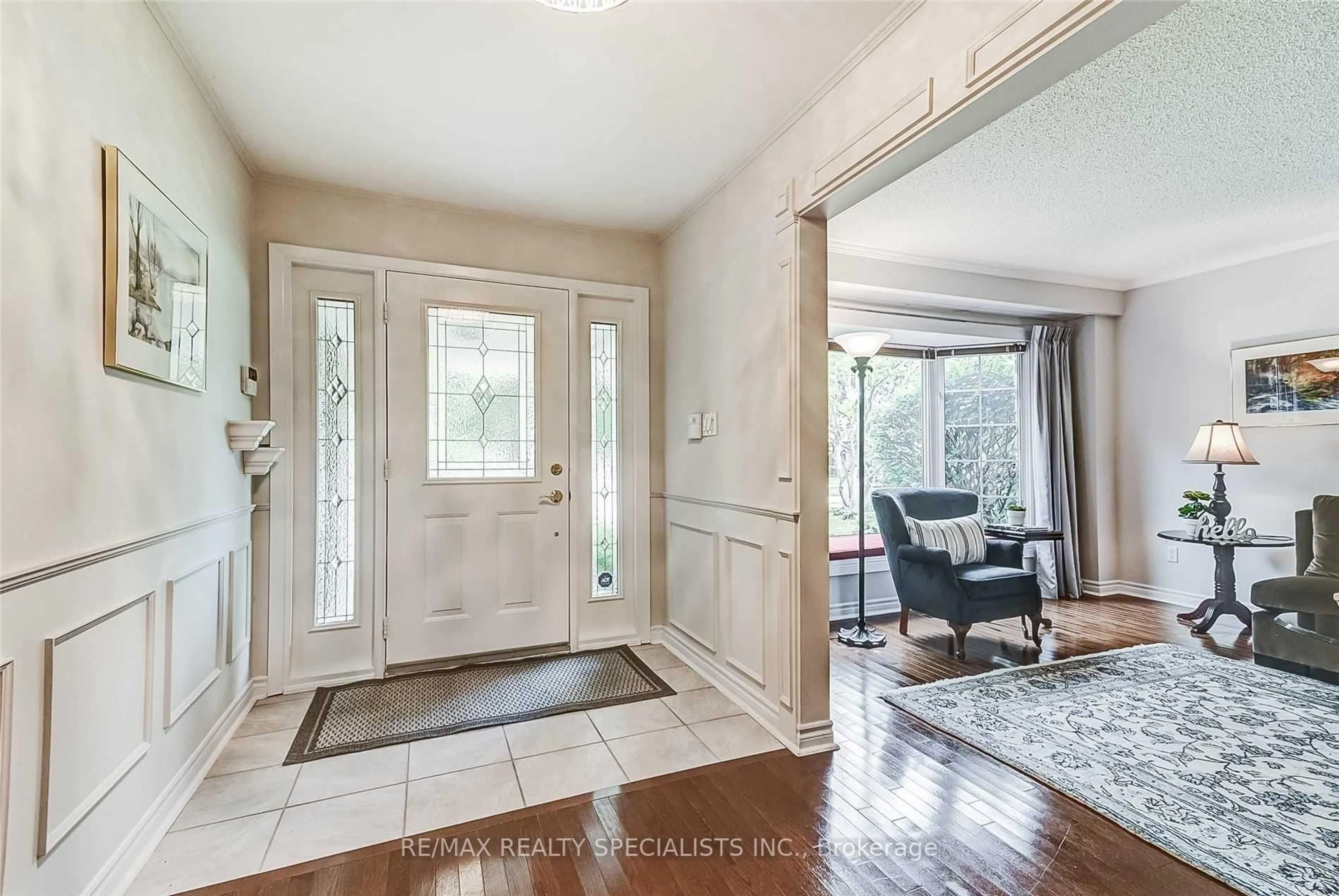 Indoor entryway for 3491 Pinesmoke Cres, Mississauga Ontario L4Y 3L4