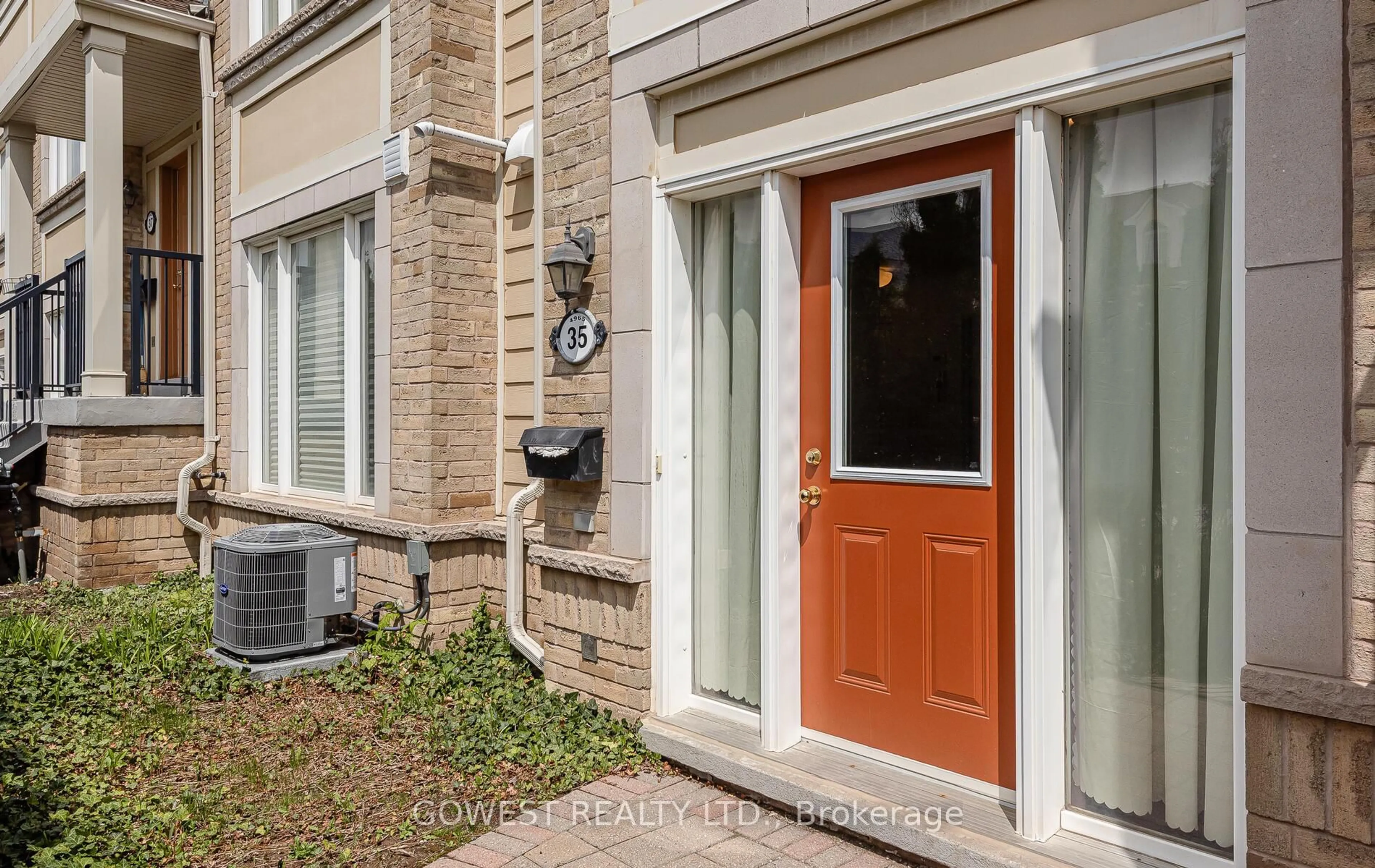 Indoor entryway for 4965 Southampton Dr #35, Mississauga Ontario L5M 8C8