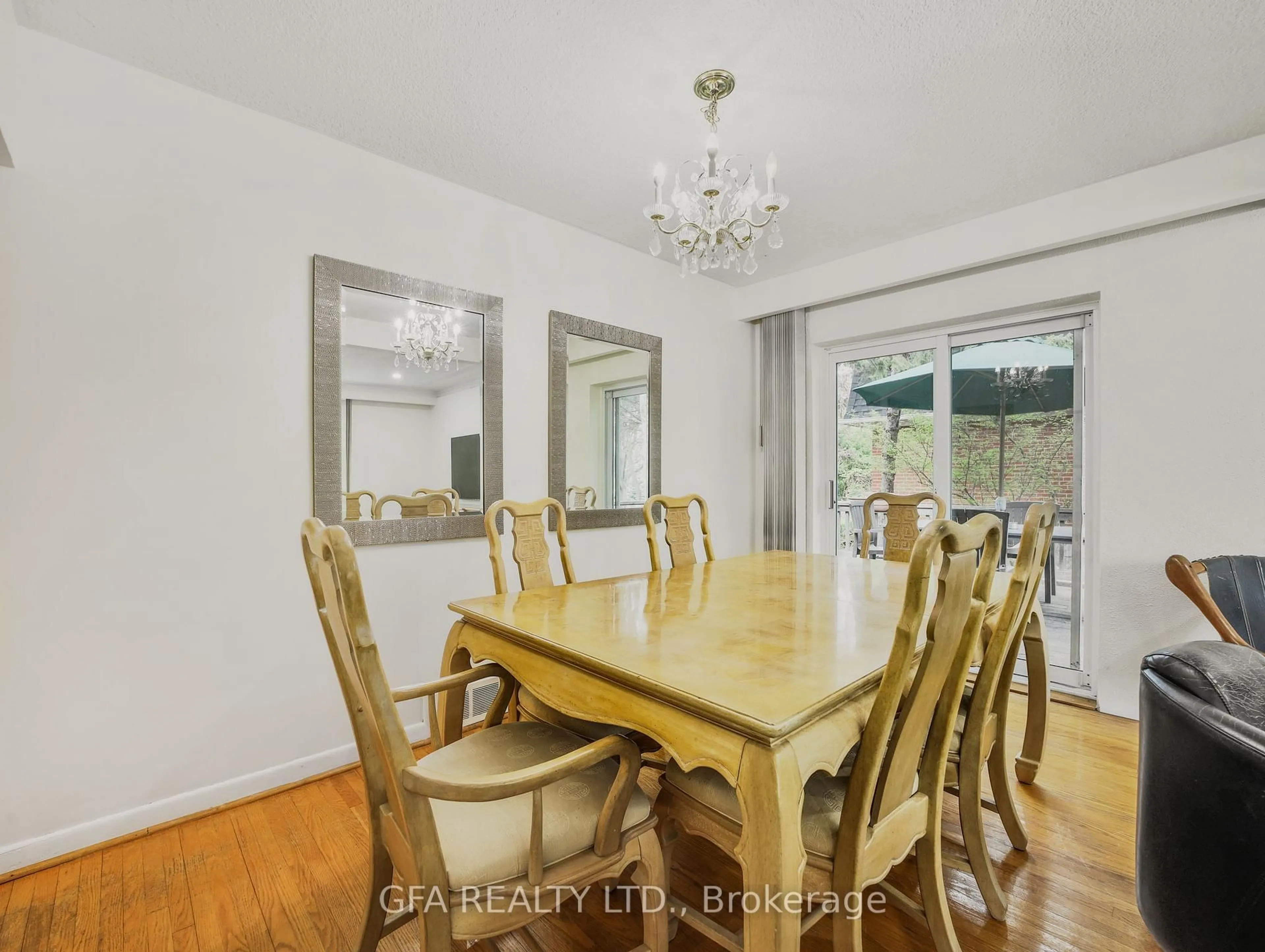 Dining room, wood/laminate floor for 1169 Cynthia Lane, Oakville Ontario L6J 2W2