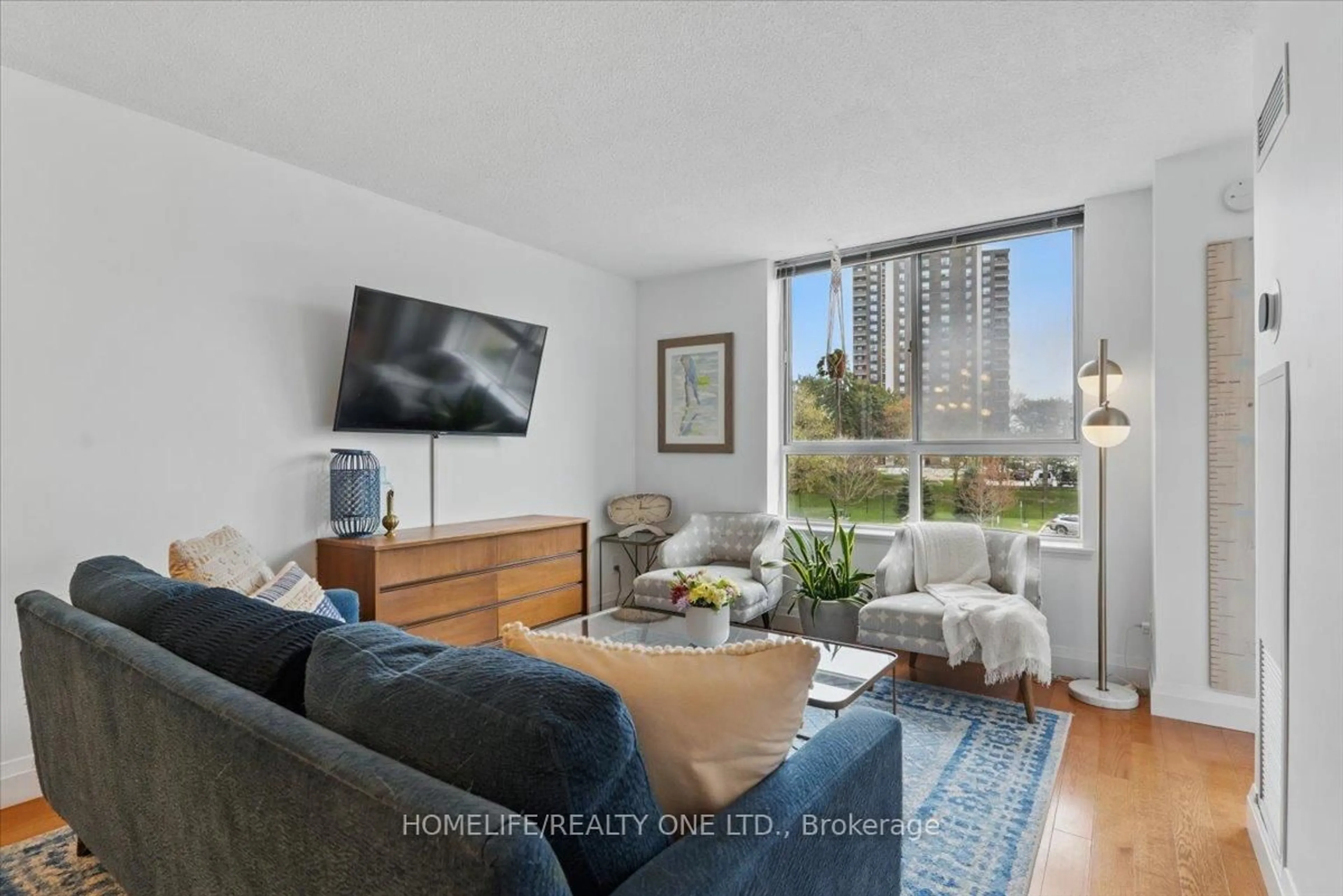 Living room with furniture, unknown for 1485 Lakeshore Rd #218, Mississauga Ontario L5E 3G2