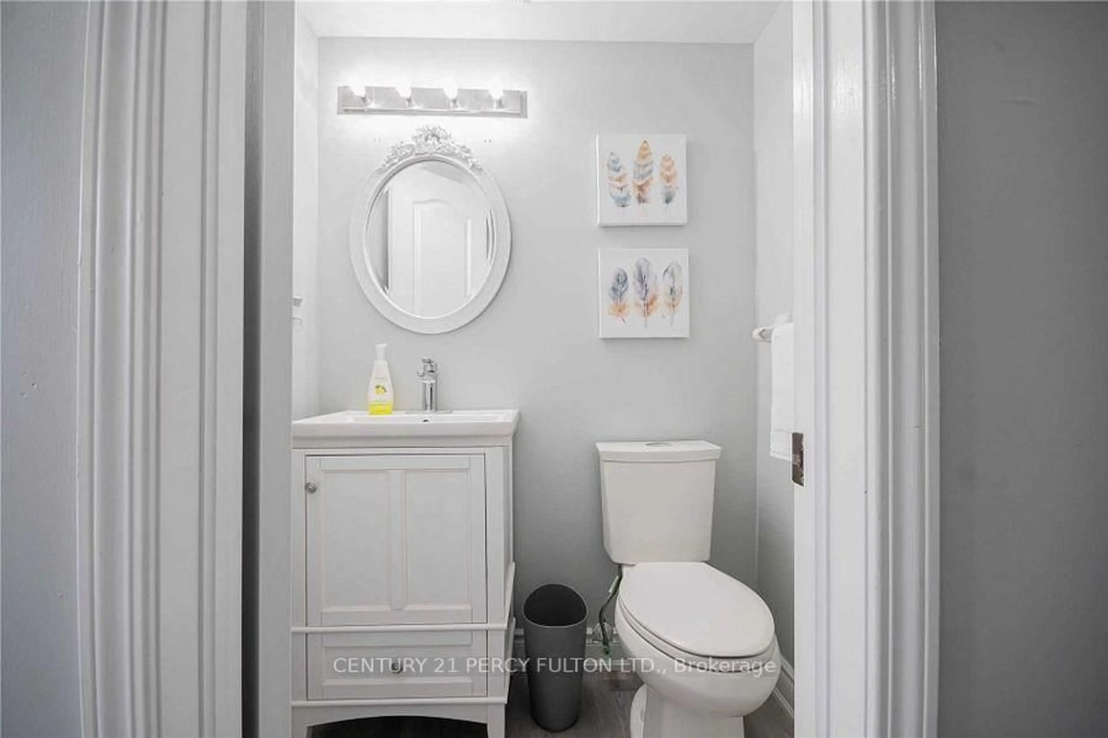 Standard bathroom, ceramic/tile floor for 3941 Coachman Circ, Mississauga Ontario L5M 6R1