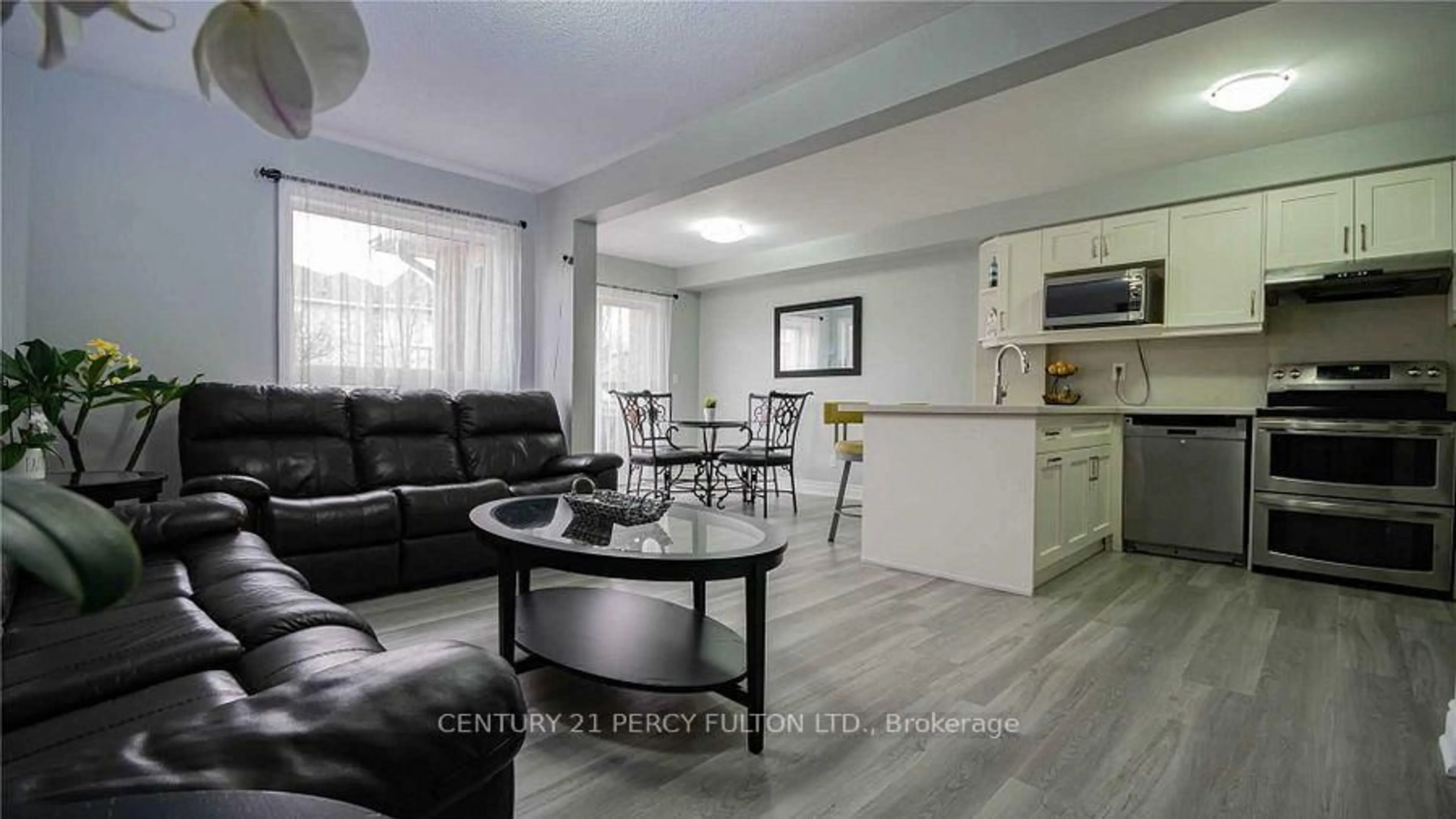 Living room with furniture, unknown for 3941 Coachman Circ, Mississauga Ontario L5M 6R1