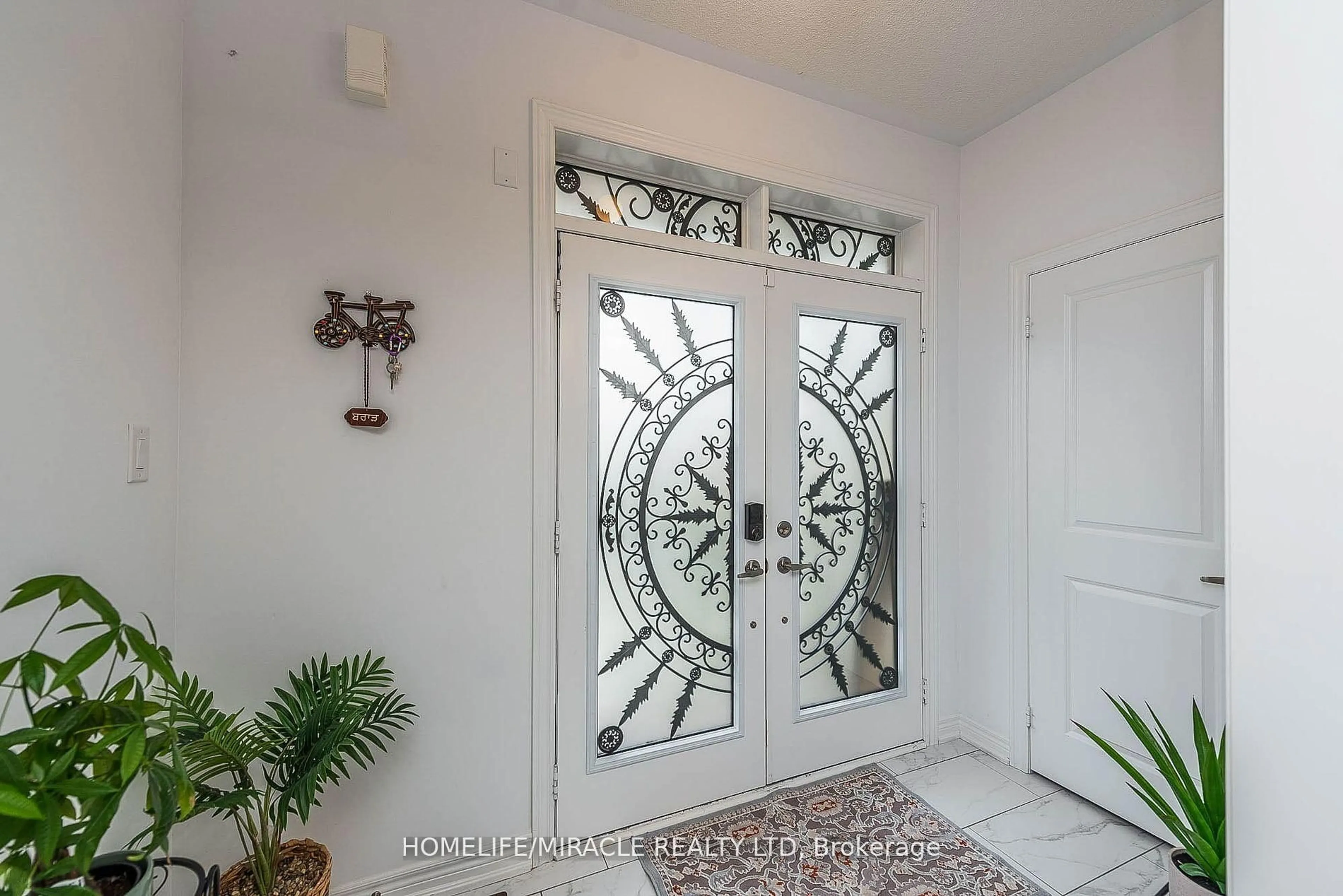 Indoor entryway for 15 Bachelor St, Brampton Ontario L7A 5B1