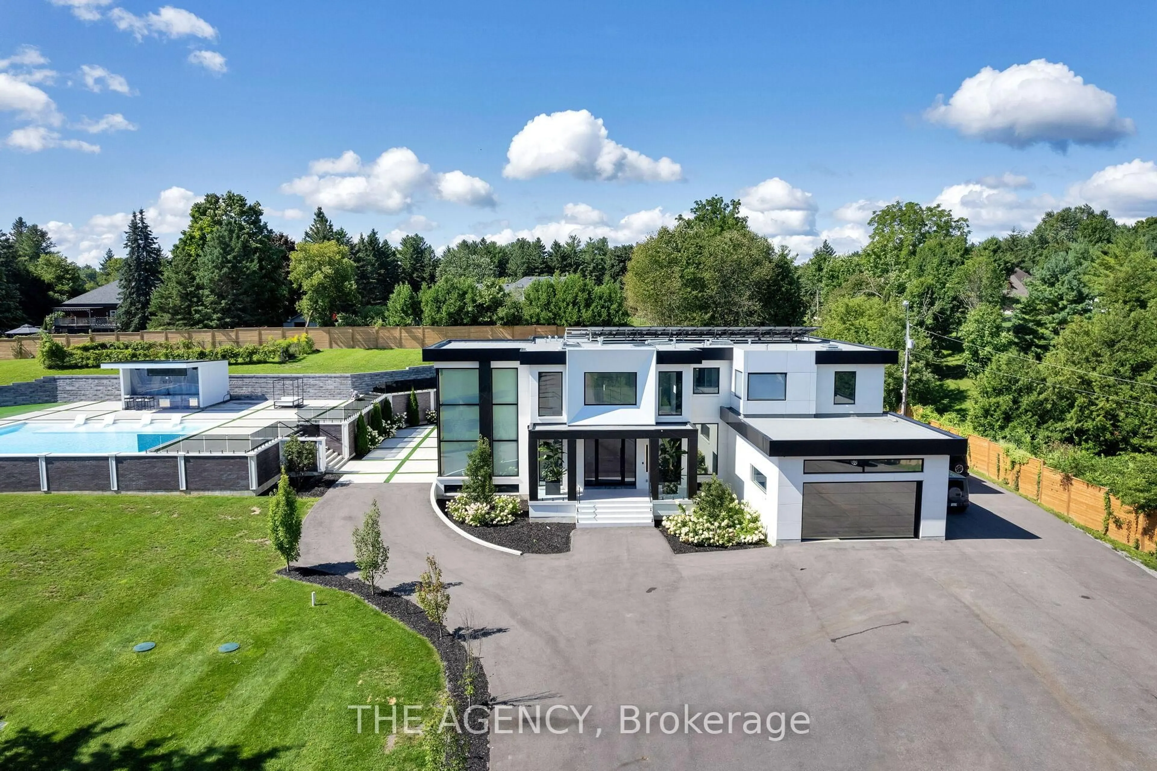 A pic from outside/outdoor area/front of a property/back of a property/a pic from drone, street for 14248 Caledon King Townlin N/A, Caledon Ontario L7E 3R3