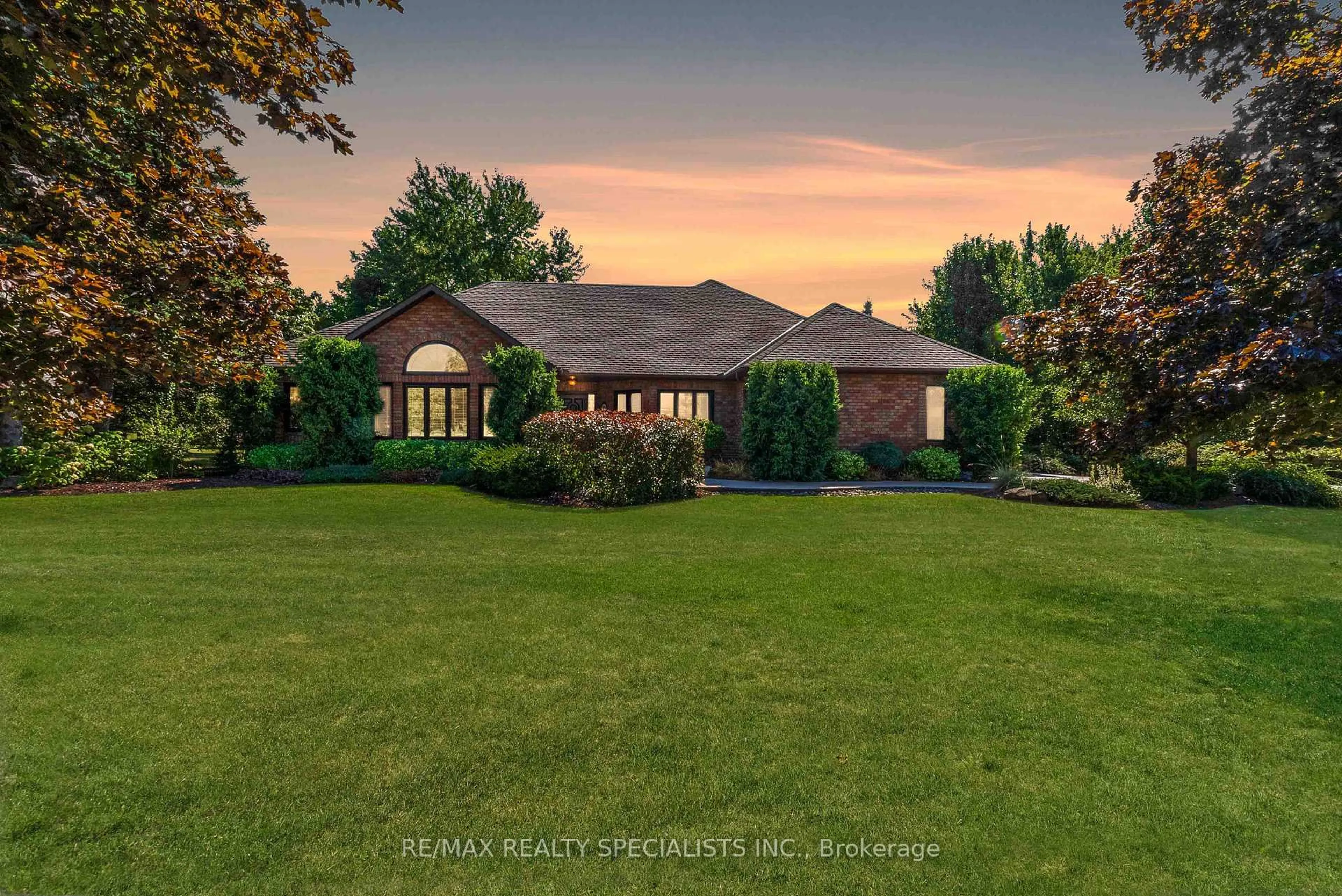 A pic from outside/outdoor area/front of a property/back of a property/a pic from drone, water/lake/river/ocean view for 19 Havencrest Dr, Caledon Ontario L7E 0A8