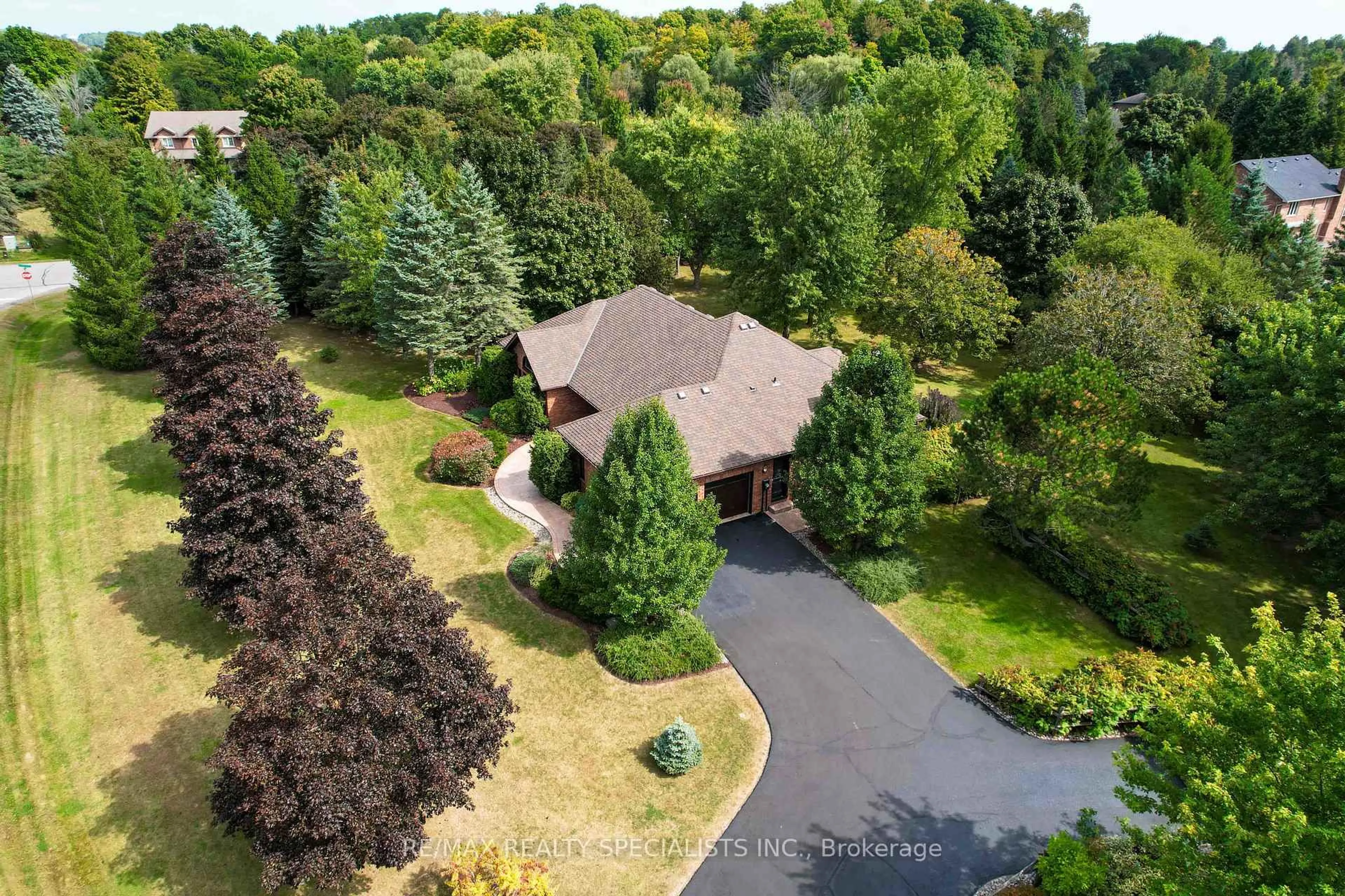 A pic from outside/outdoor area/front of a property/back of a property/a pic from drone, unknown for 19 Havencrest Dr, Caledon Ontario L7E 0A8