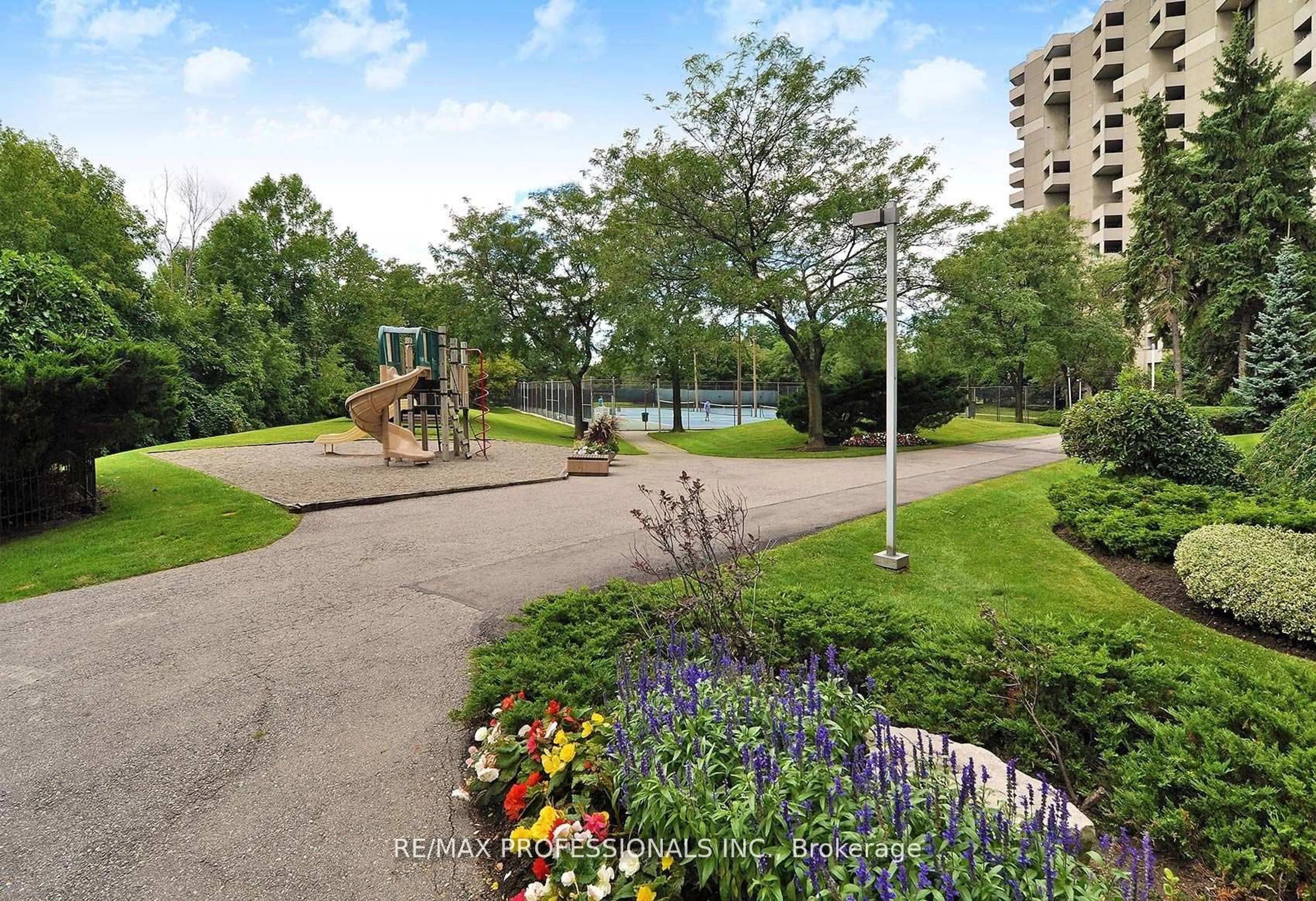 Patio, water/lake/river/ocean view for 284 Mill Rd #B4, Toronto Ontario M9C 4W6
