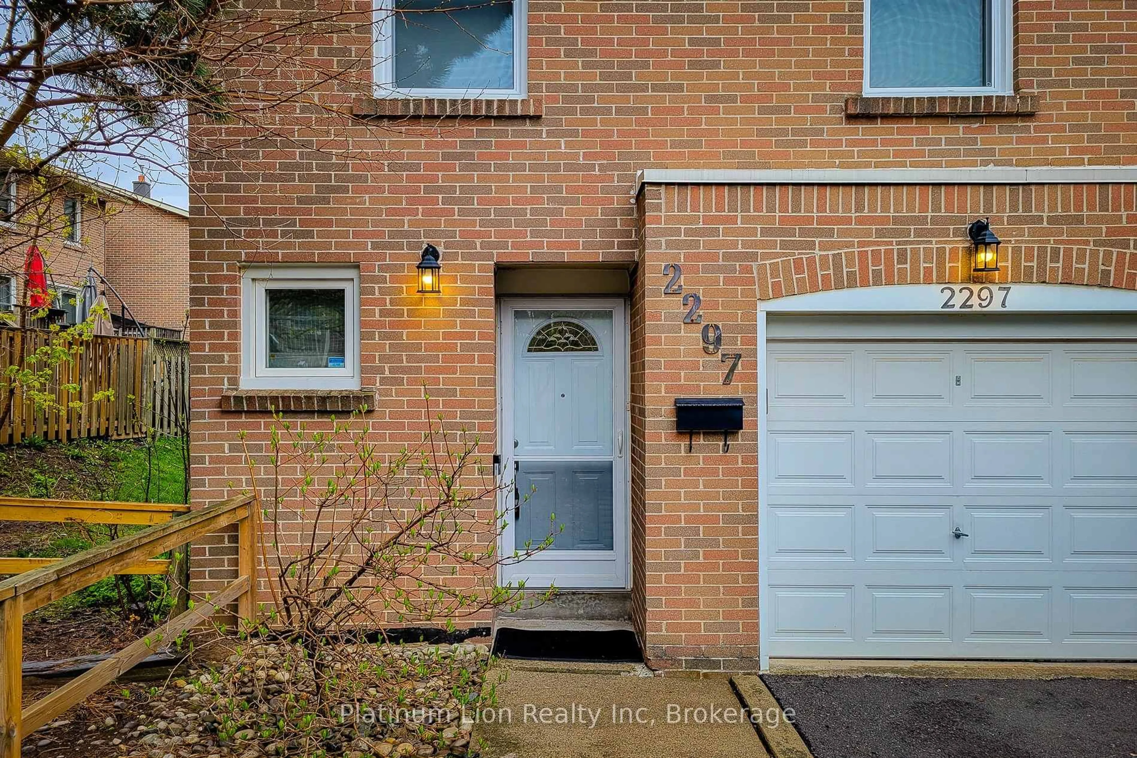 Unknown for 2297 Mountain Grove Ave, Burlington Ontario L7P 2H8