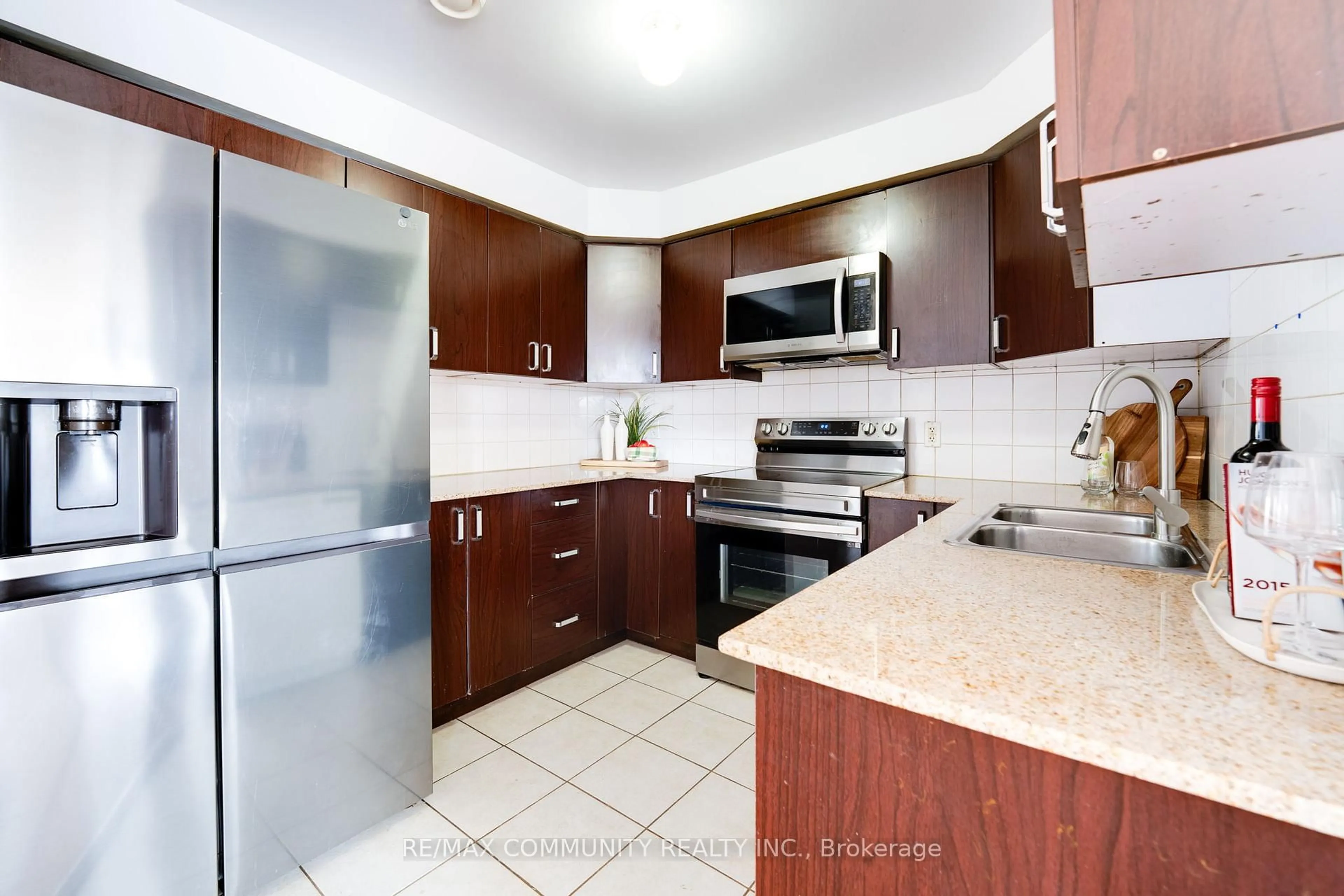 Standard kitchen, ceramic/tile floor for 7405 Goreway Dr #415, Mississauga Ontario L4T 0A3