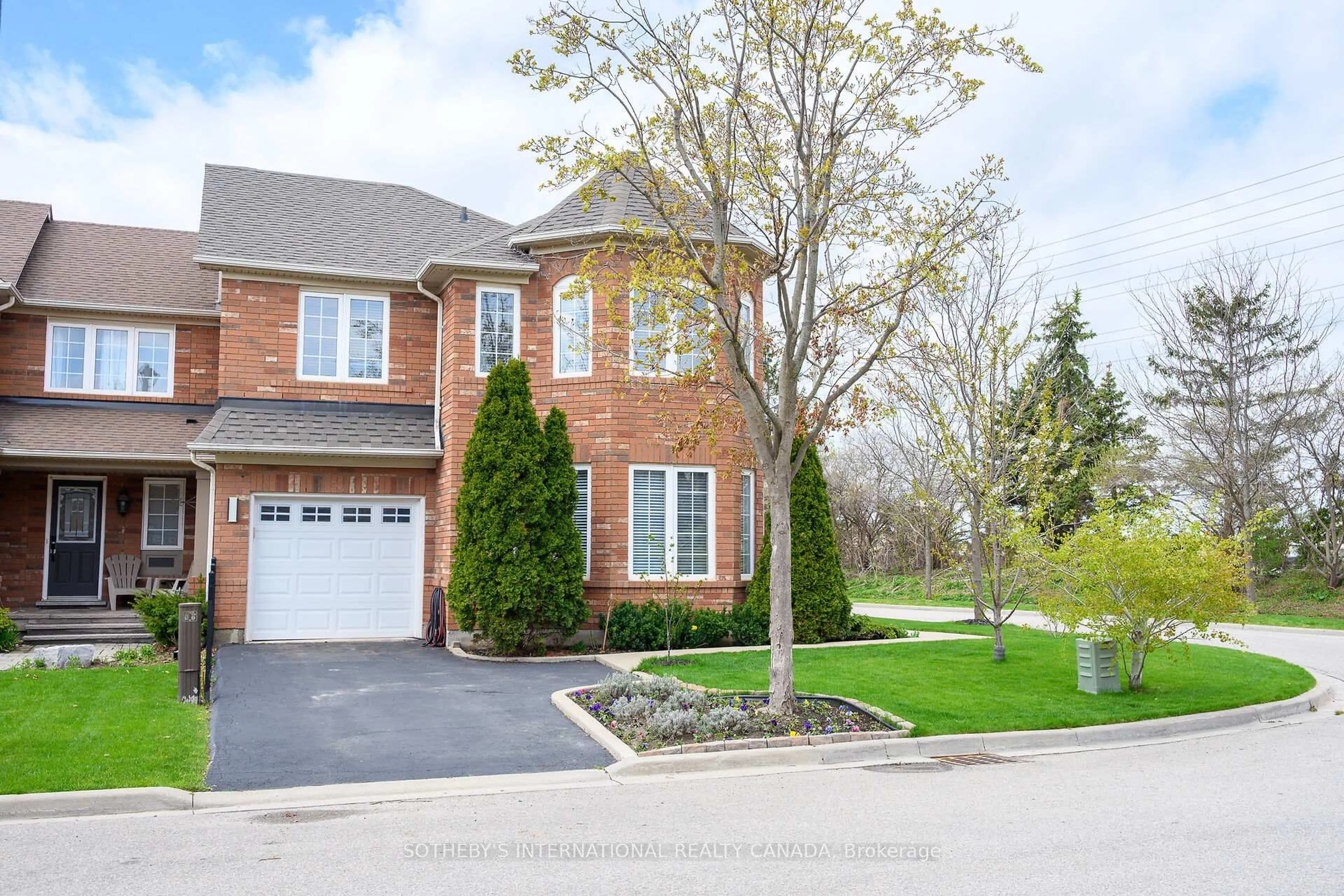 Home with brick exterior material, street for 2450 Wooden Hill Circ, Oakville Ontario L6M 4E3