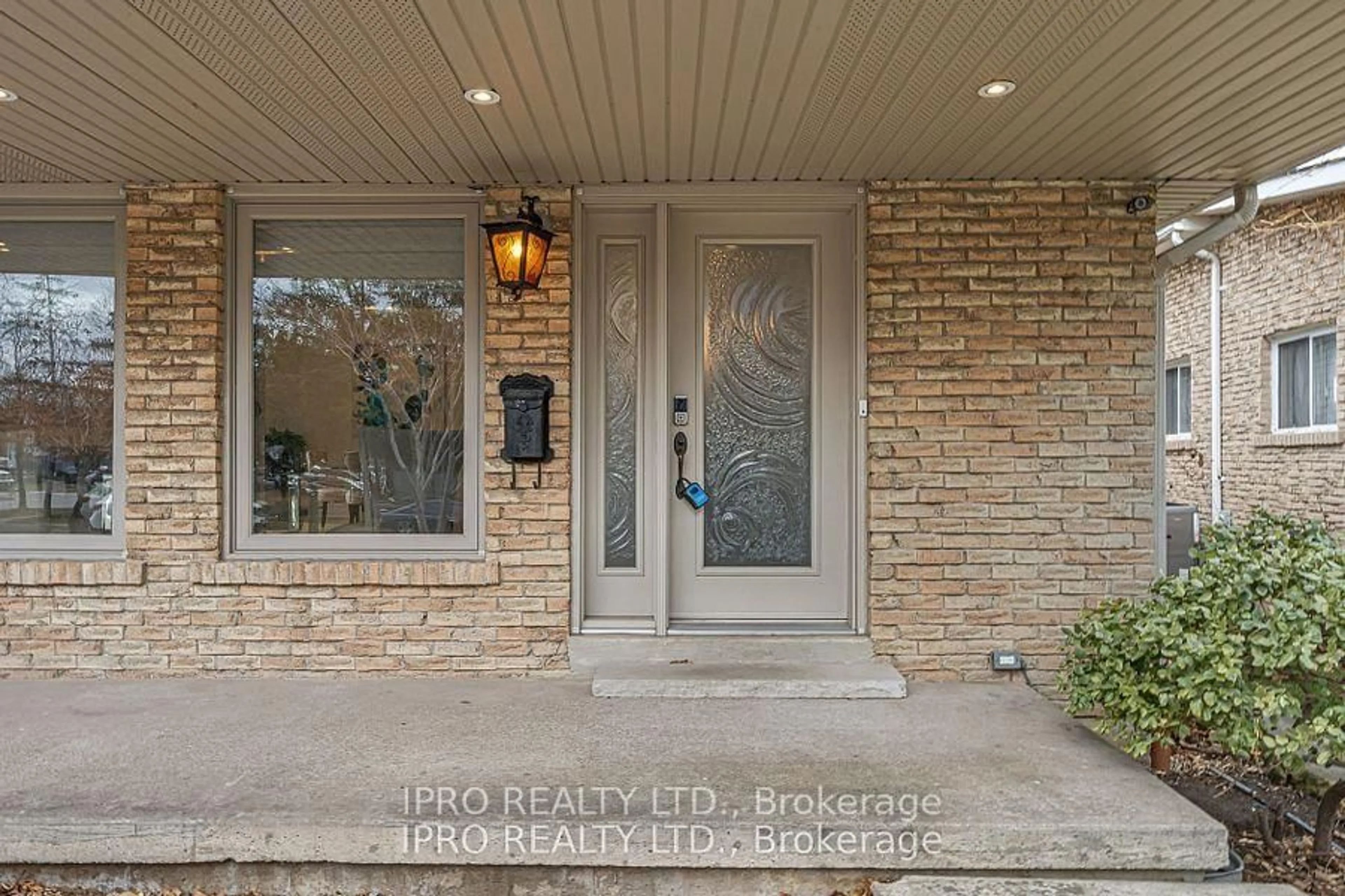 Indoor entryway for 2595 Windjammer Rd, Mississauga Ontario L5L 1H7