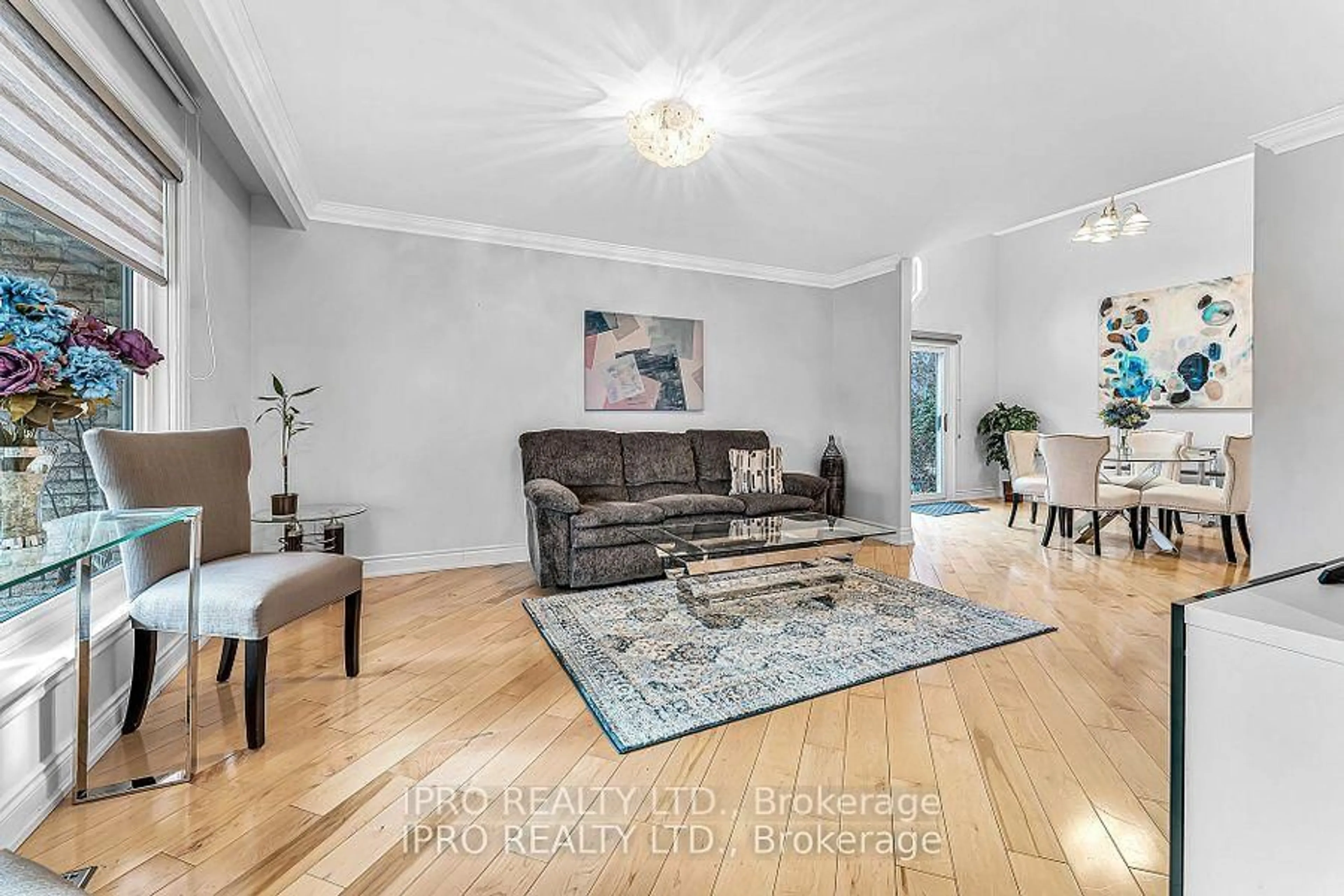 Living room with furniture, unknown for 2595 Windjammer Rd, Mississauga Ontario L5L 1H7